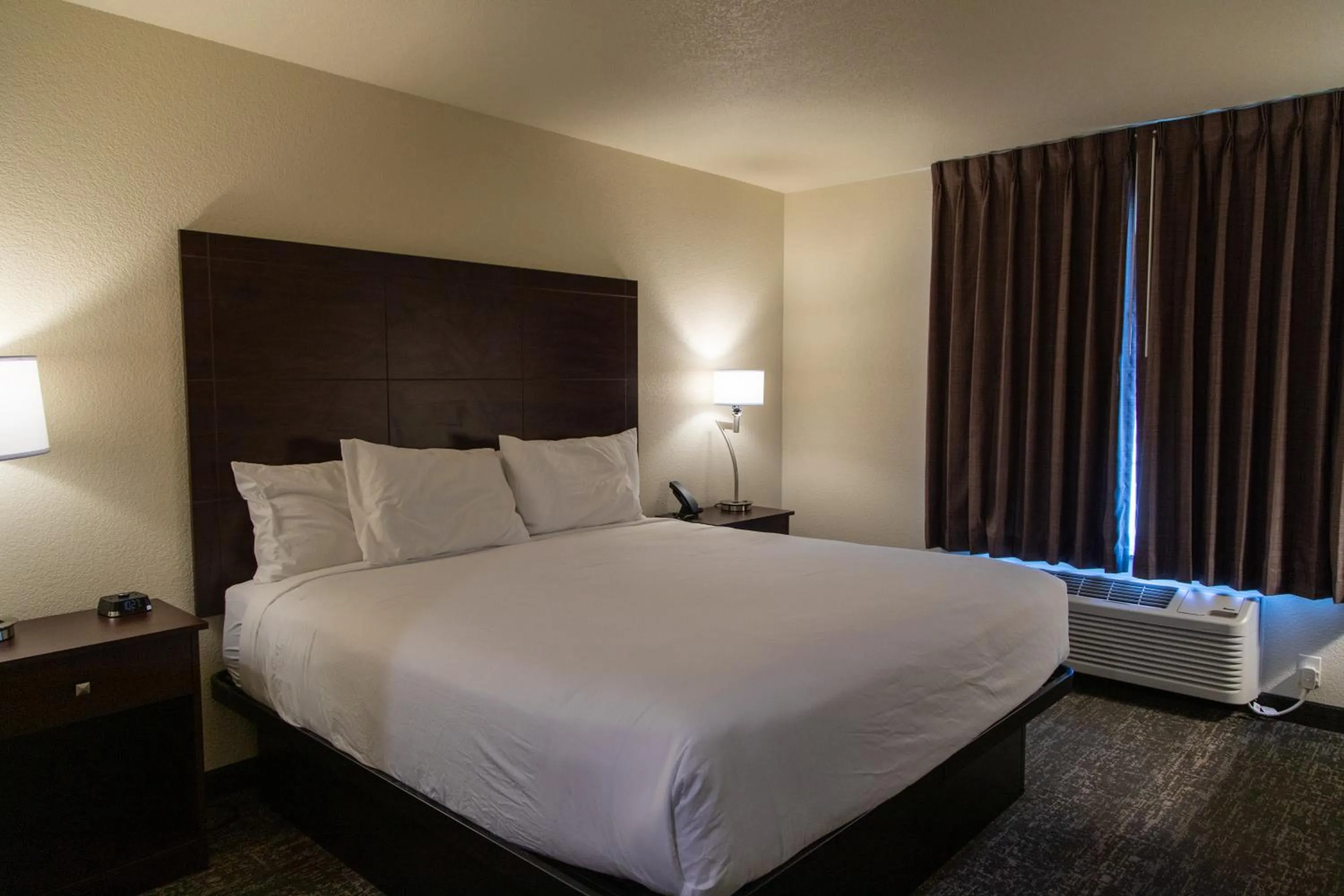Bed in Cobblestone Inn & Suites -Springfield