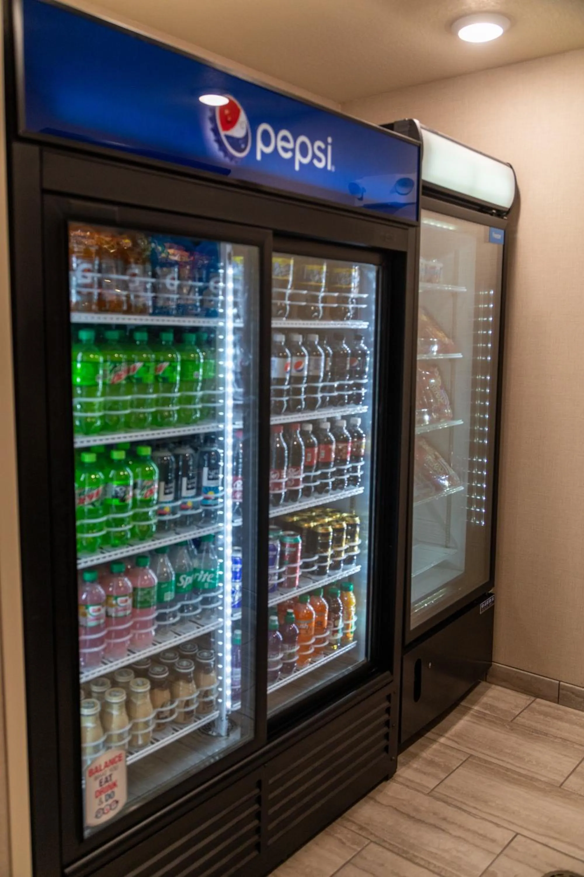 Food and drinks in Cobblestone Inn & Suites -Springfield