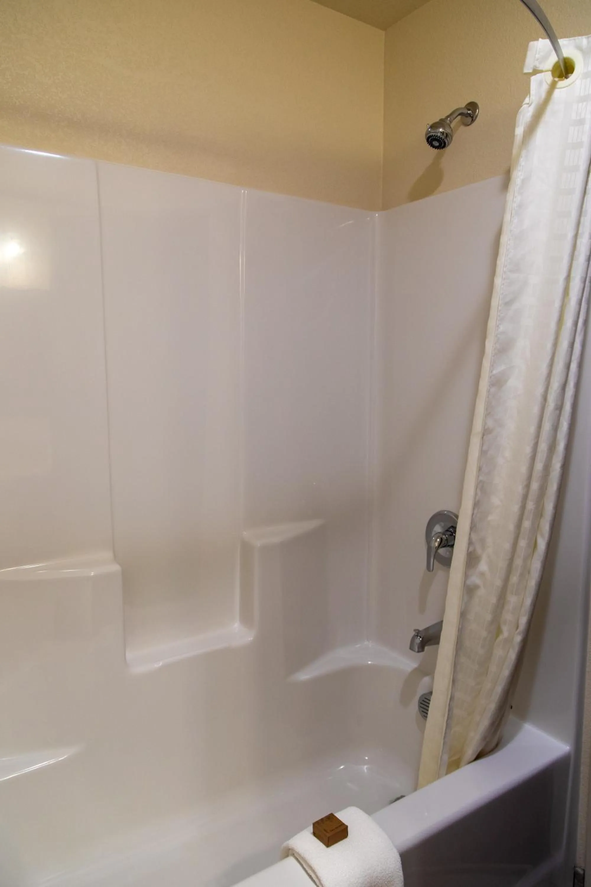 Shower in Cobblestone Inn & Suites -Springfield