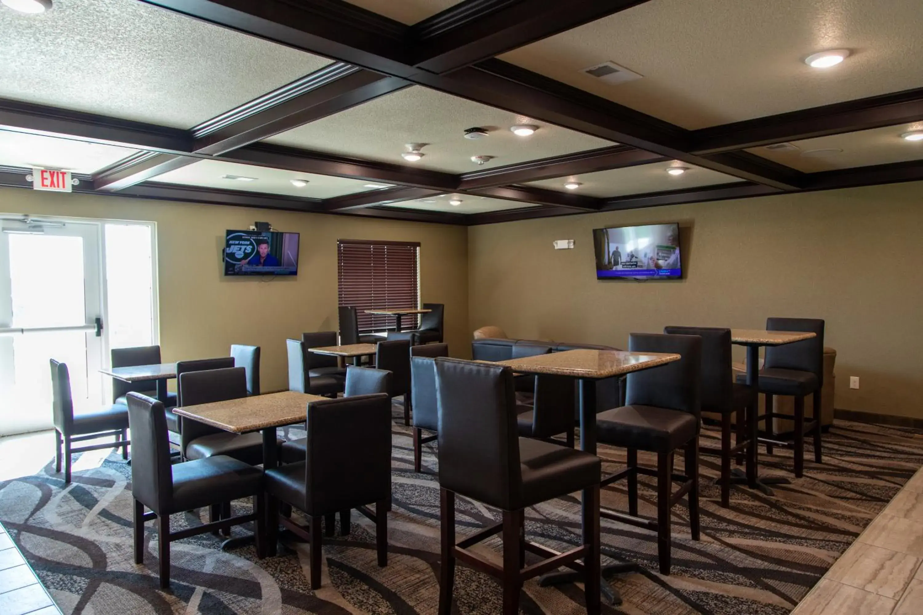Lounge or bar in Cobblestone Inn & Suites -Springfield Lounge or bar in Cobblestone Inn & Suites -Springfield