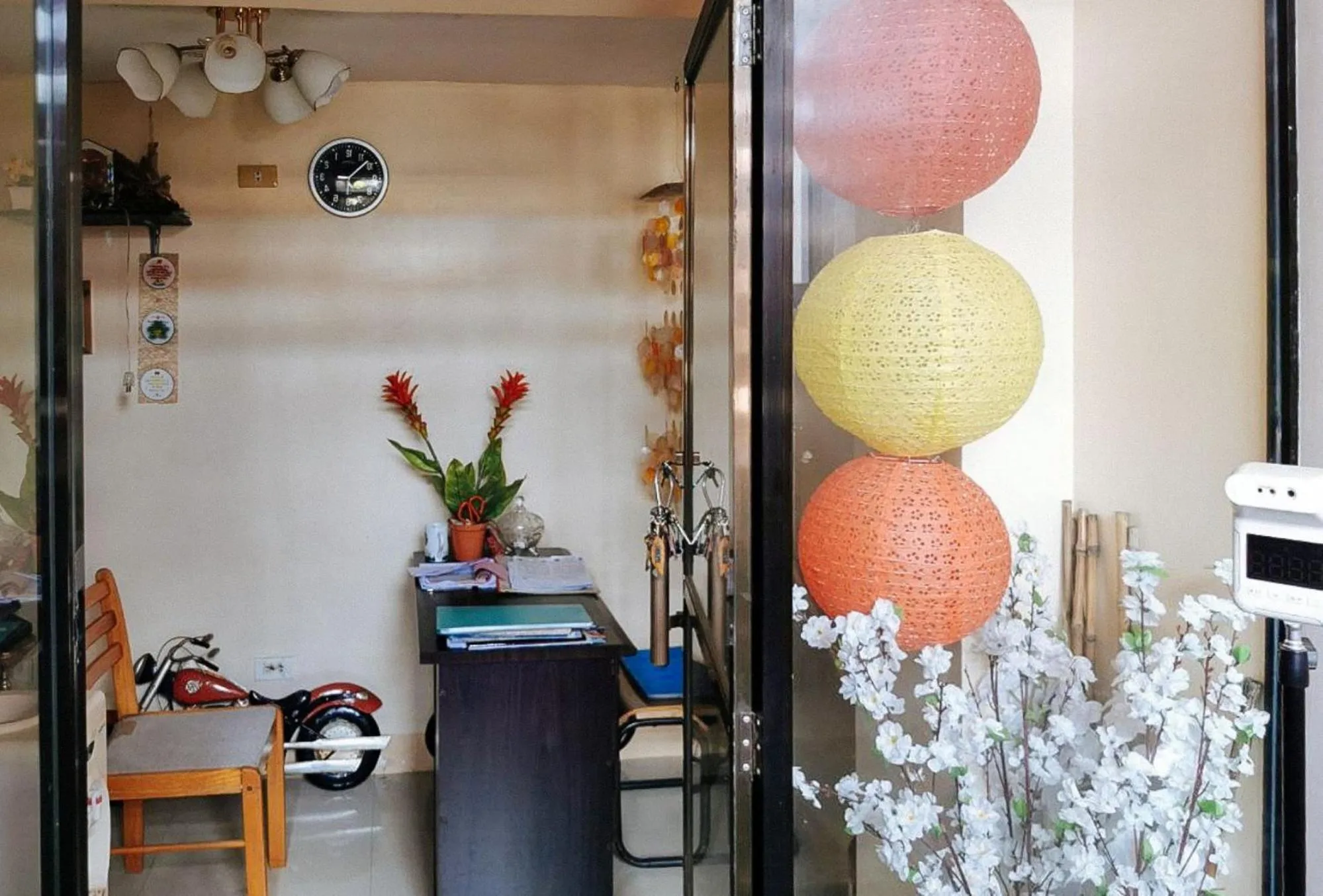 Lobby or reception in RedDoorz Segra Square Pension House