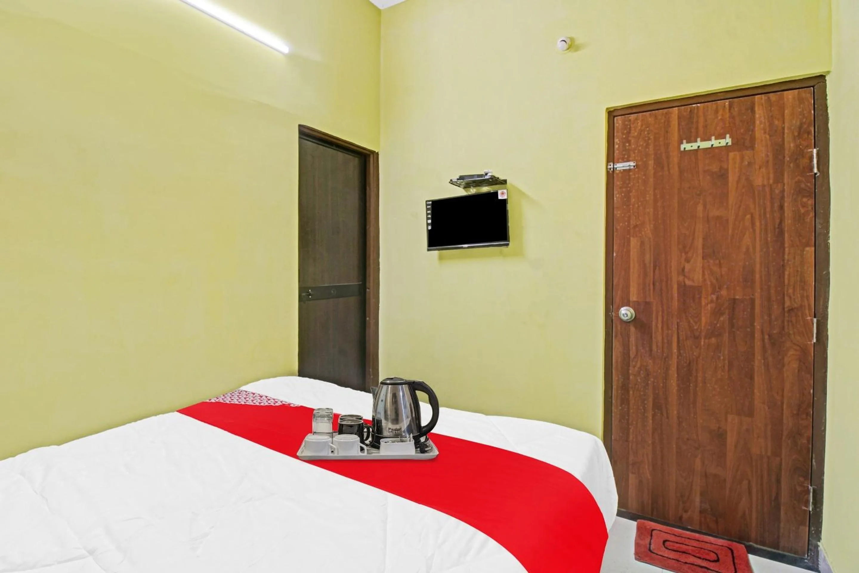 Bedroom, Bed in Hotel O Manjiri Restaurant & Lodging