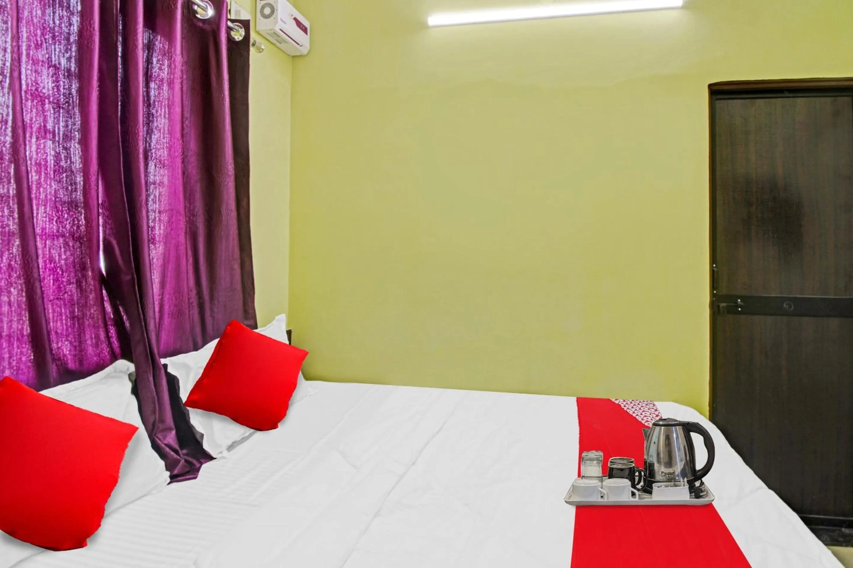 Bedroom, Bed in Hotel O Manjiri Restaurant & Lodging