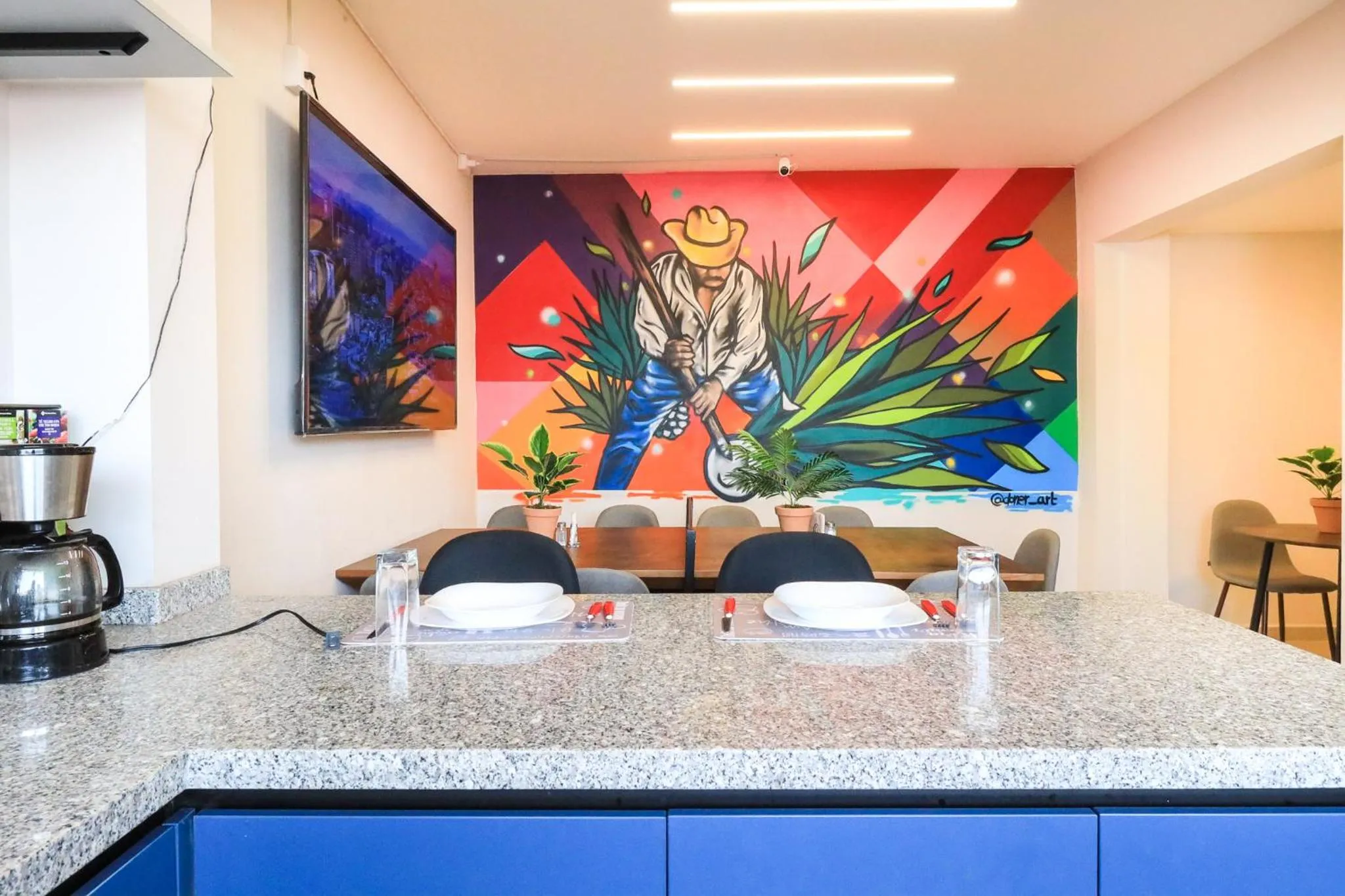 Communal kitchen in Colmena Hotel CDMX Suites Roma