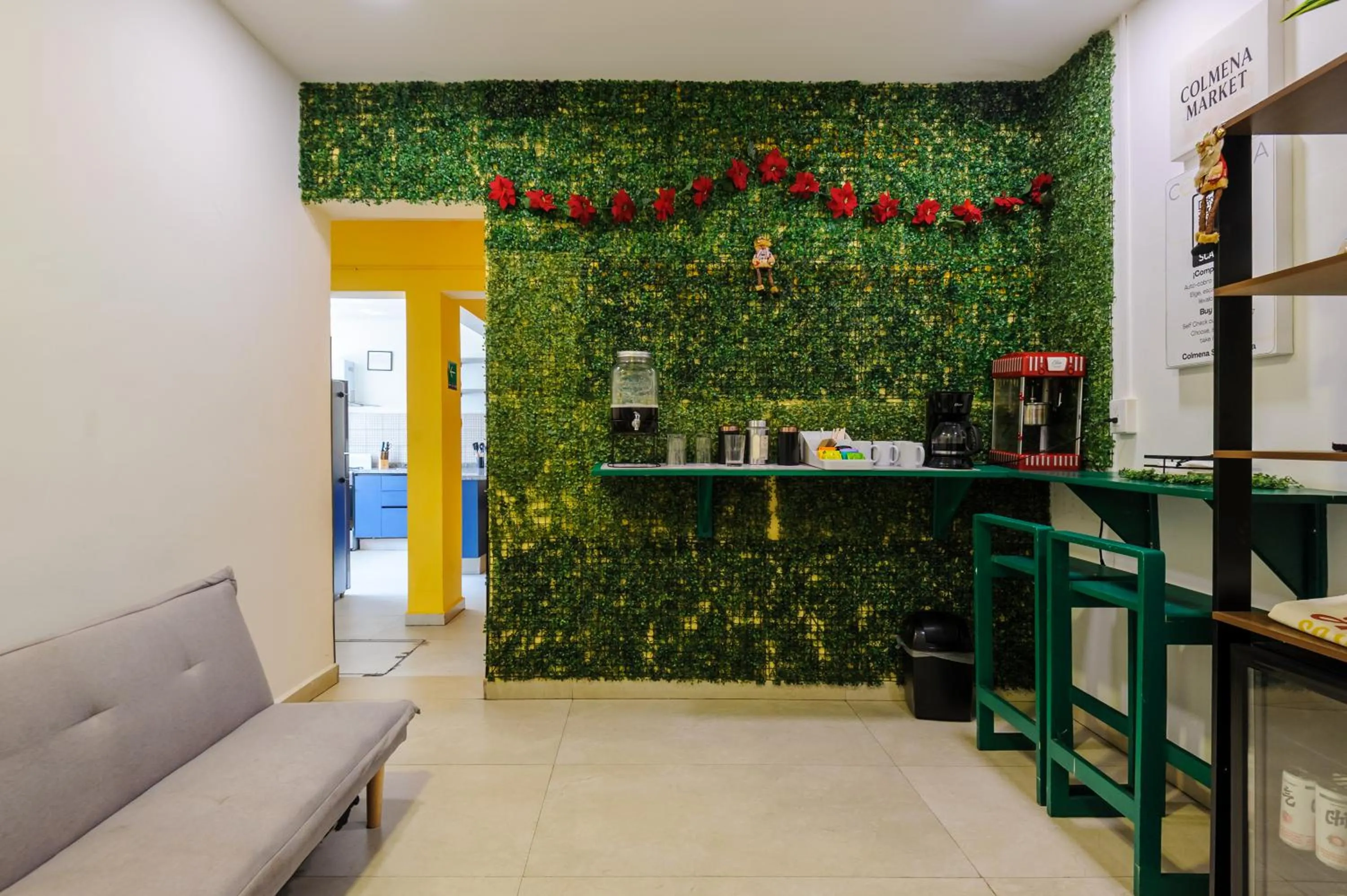 Coffee/tea facilities in Colmena Hotel CDMX Suites Roma