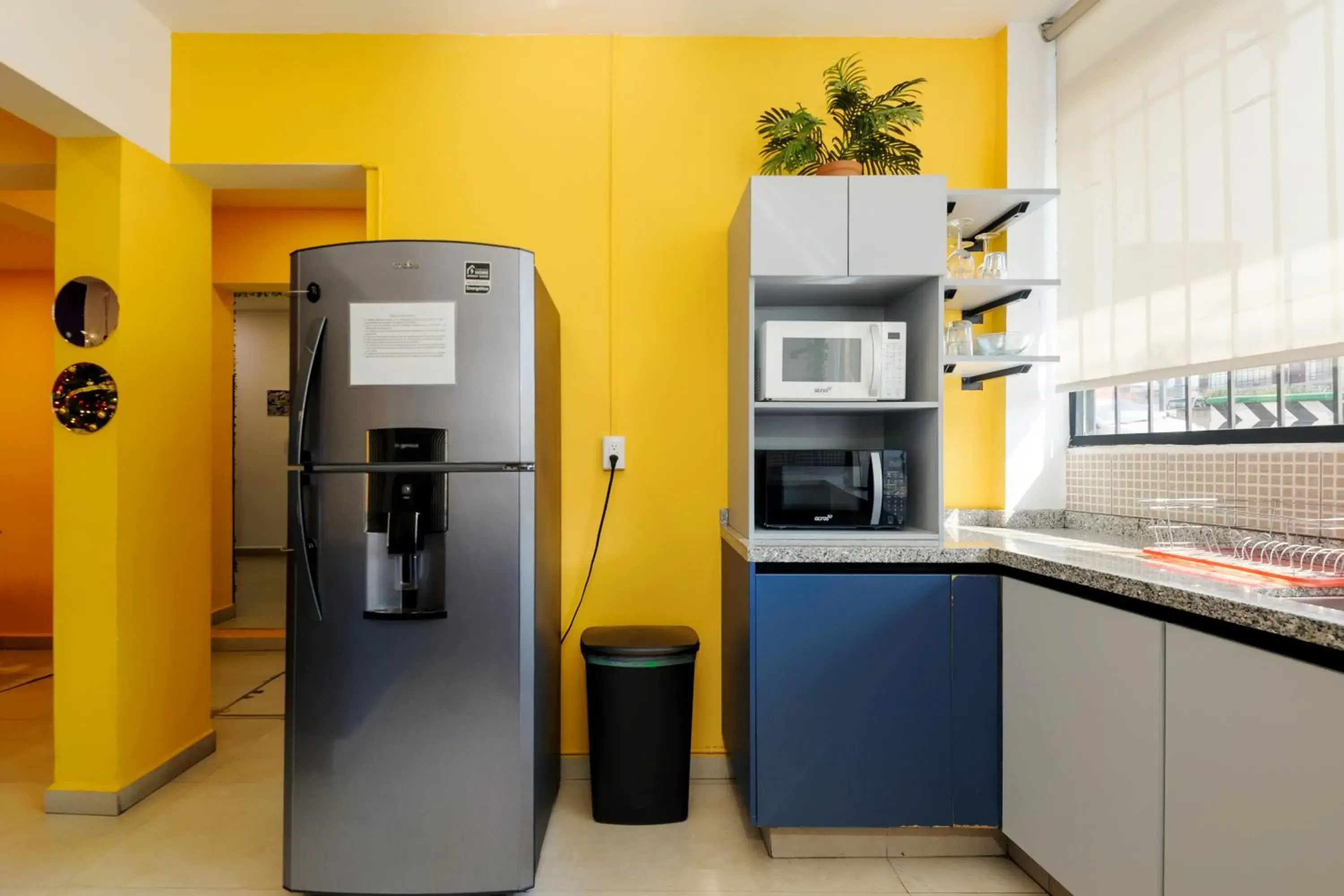 Communal kitchen in Colmena Hotel CDMX Suites Roma Communal kitchen in Colmena Hotel CDMX Suites Roma