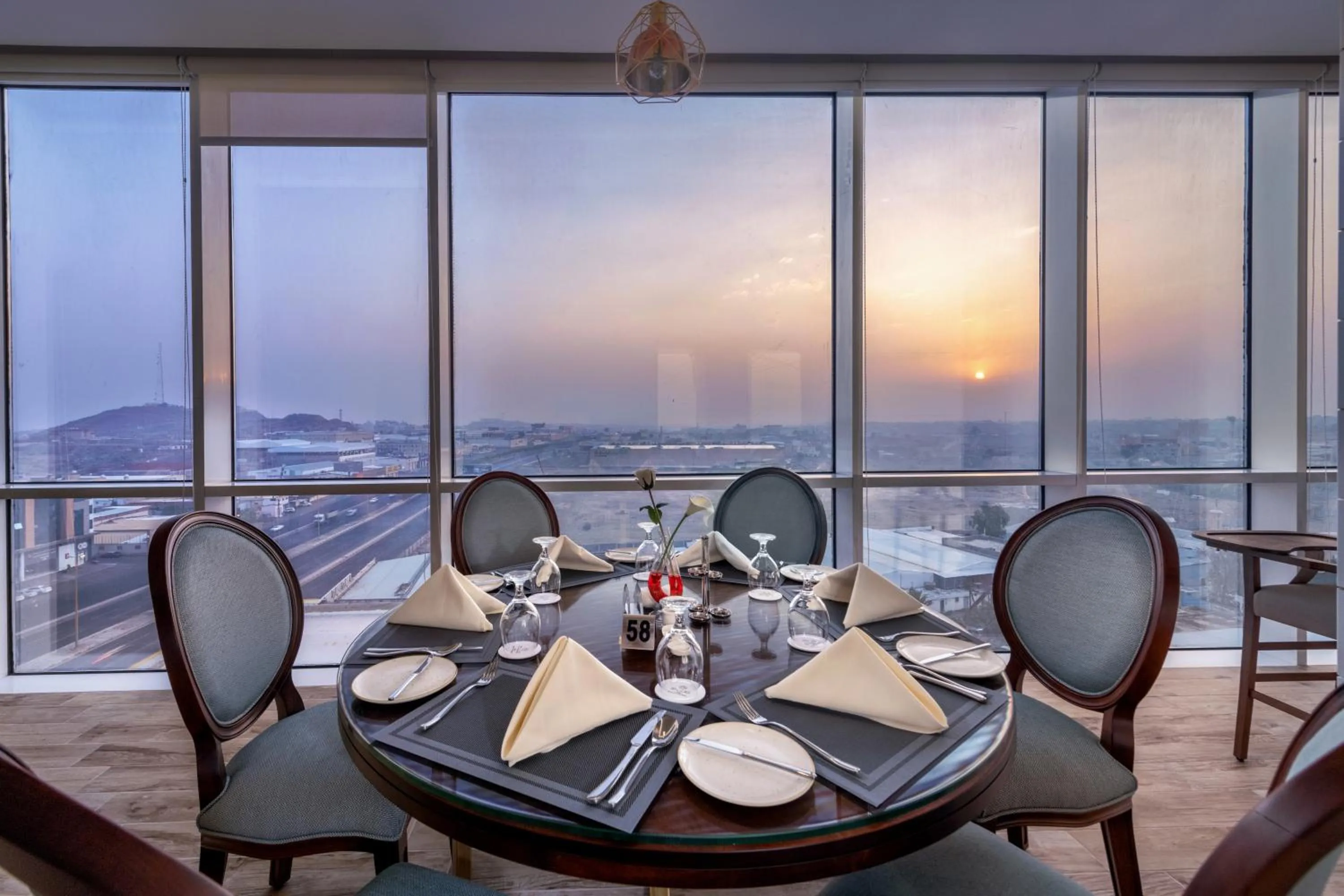 Restaurant/places to eat in Nivel Hotel Abha