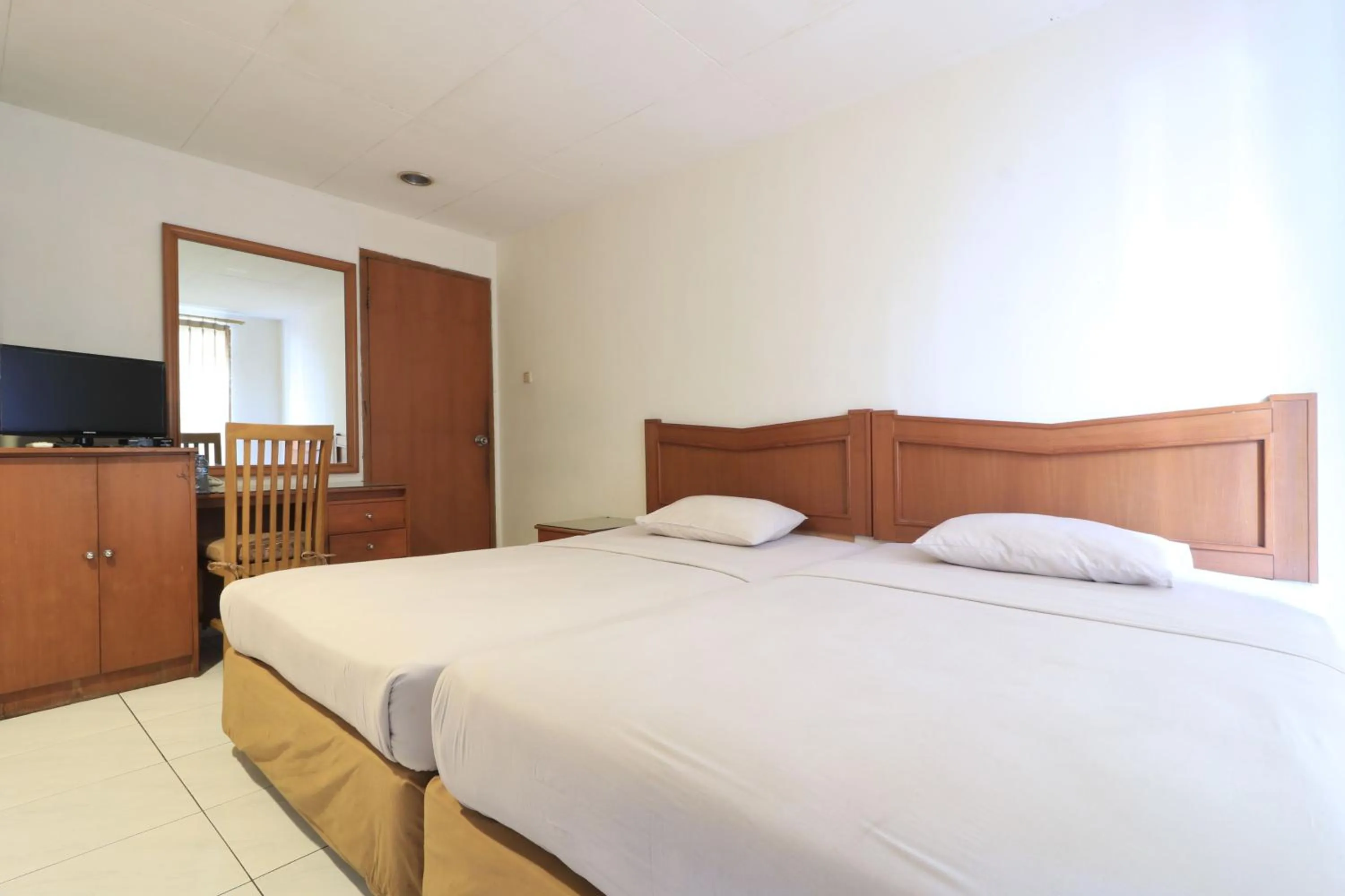 Photo of the whole room in Mroom Prapancha