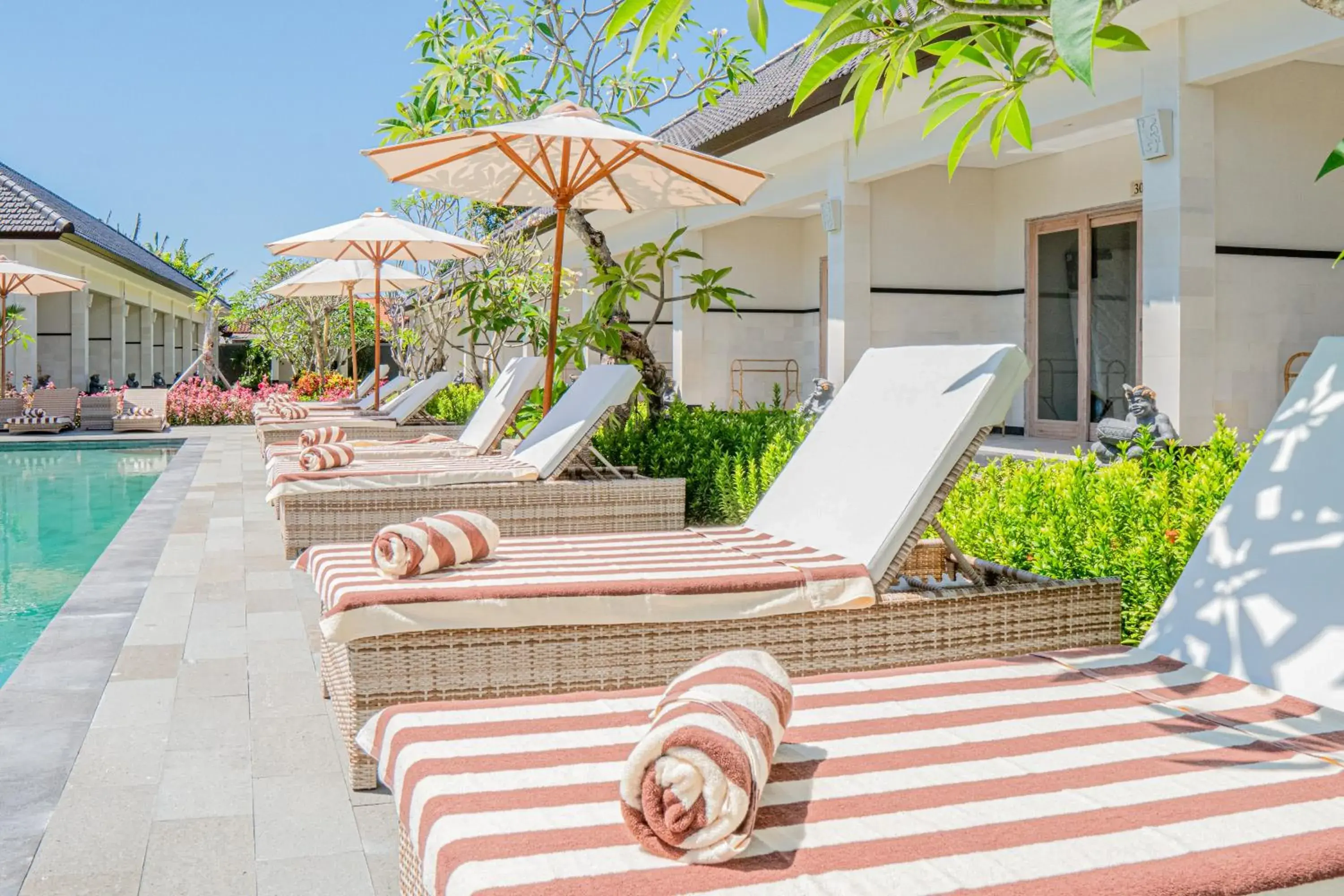 sunbed in Green D'mel Bali sunbed in Green D'mel Bali