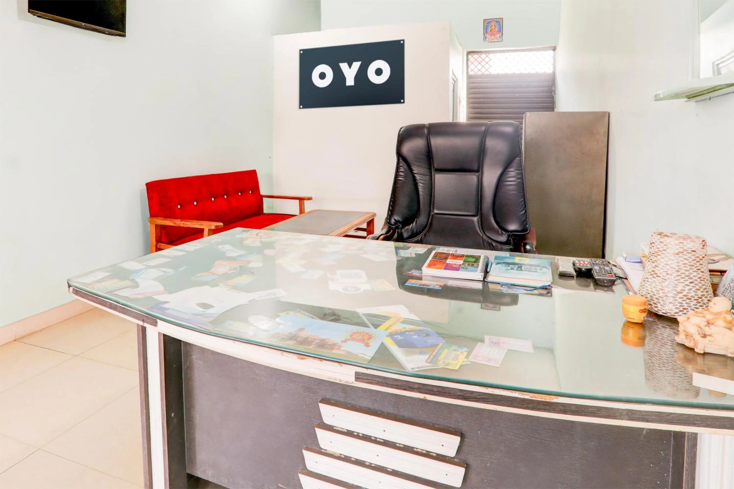 Lobby or reception in Hotel O Pragati Resort Marriage Hall & Restaurant