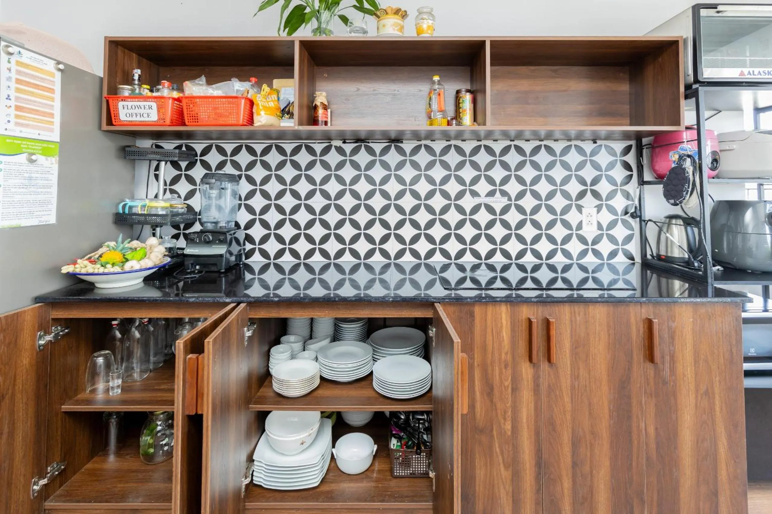 Kitchen or kitchenette in FLOWER BEACHSTAY & COFFEE