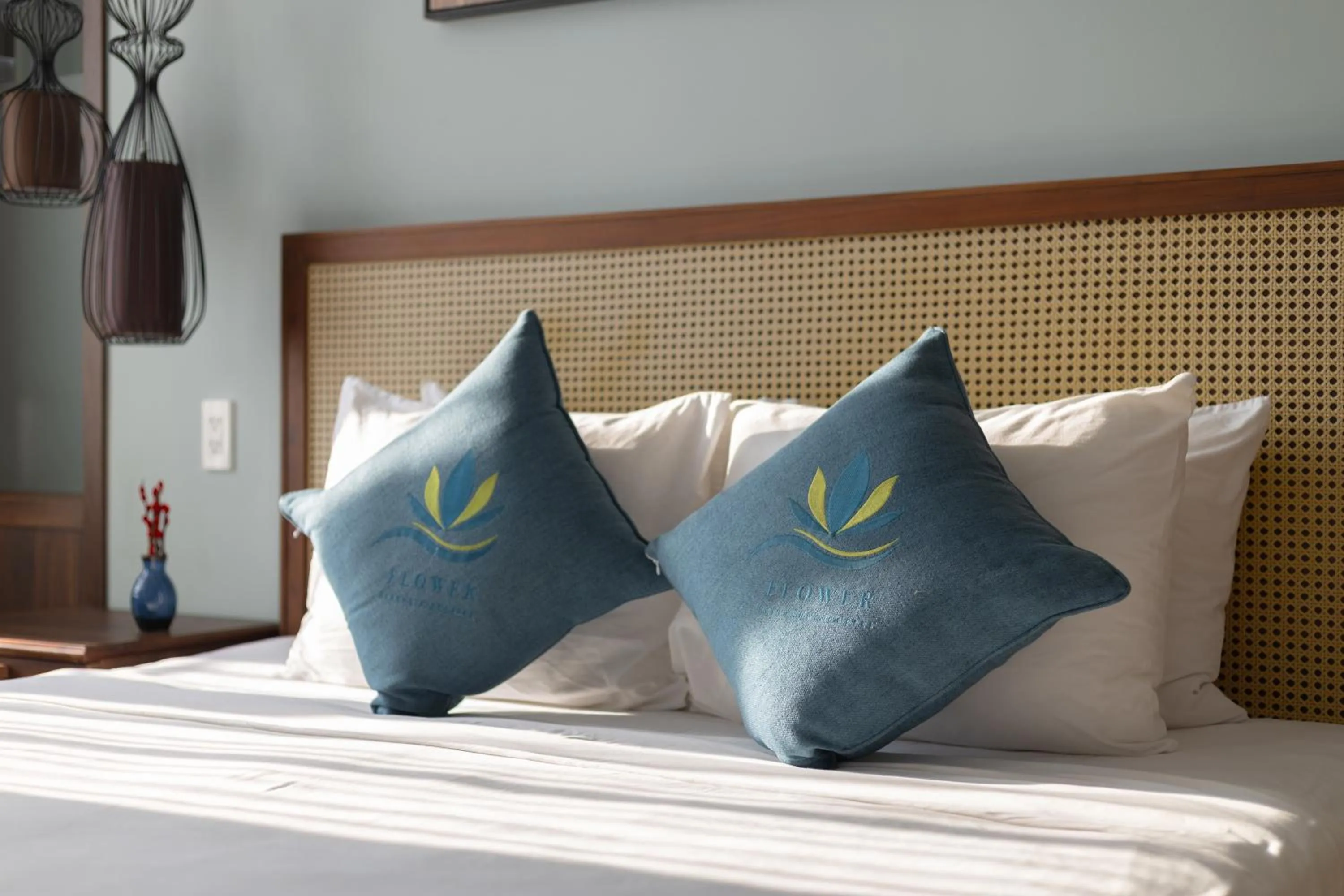 Bed in FLOWER BEACHSTAY & COFFEE