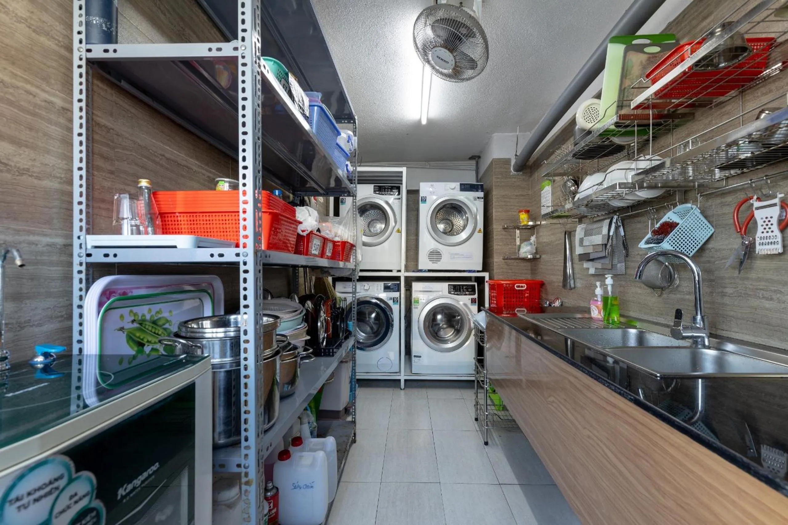 washing machine in FLOWER BEACHSTAY & COFFEE