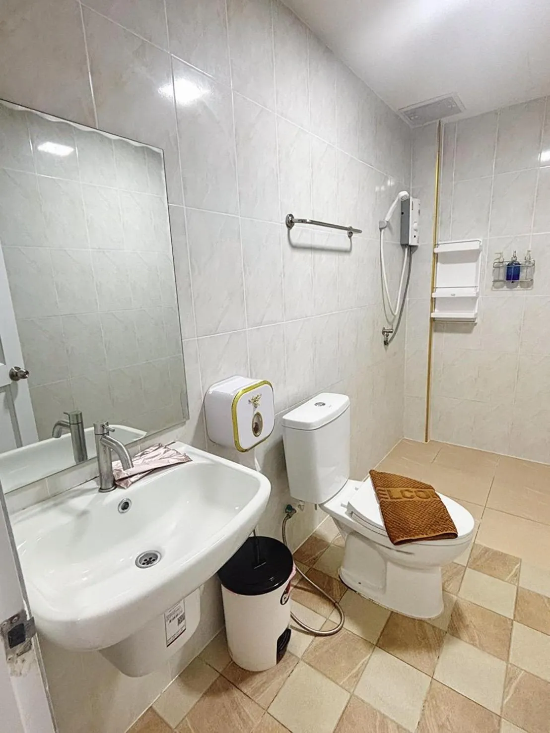 Bathroom in Trang Oasis Waterpark Hotel