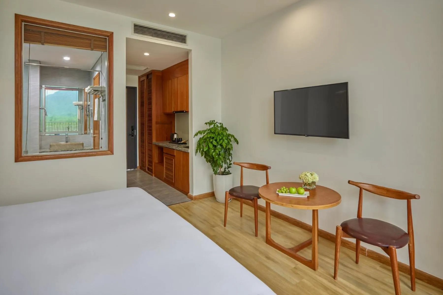 Coffee/tea facilities, Bed in Wyndham Grand Vedana Ninh Binh Resort