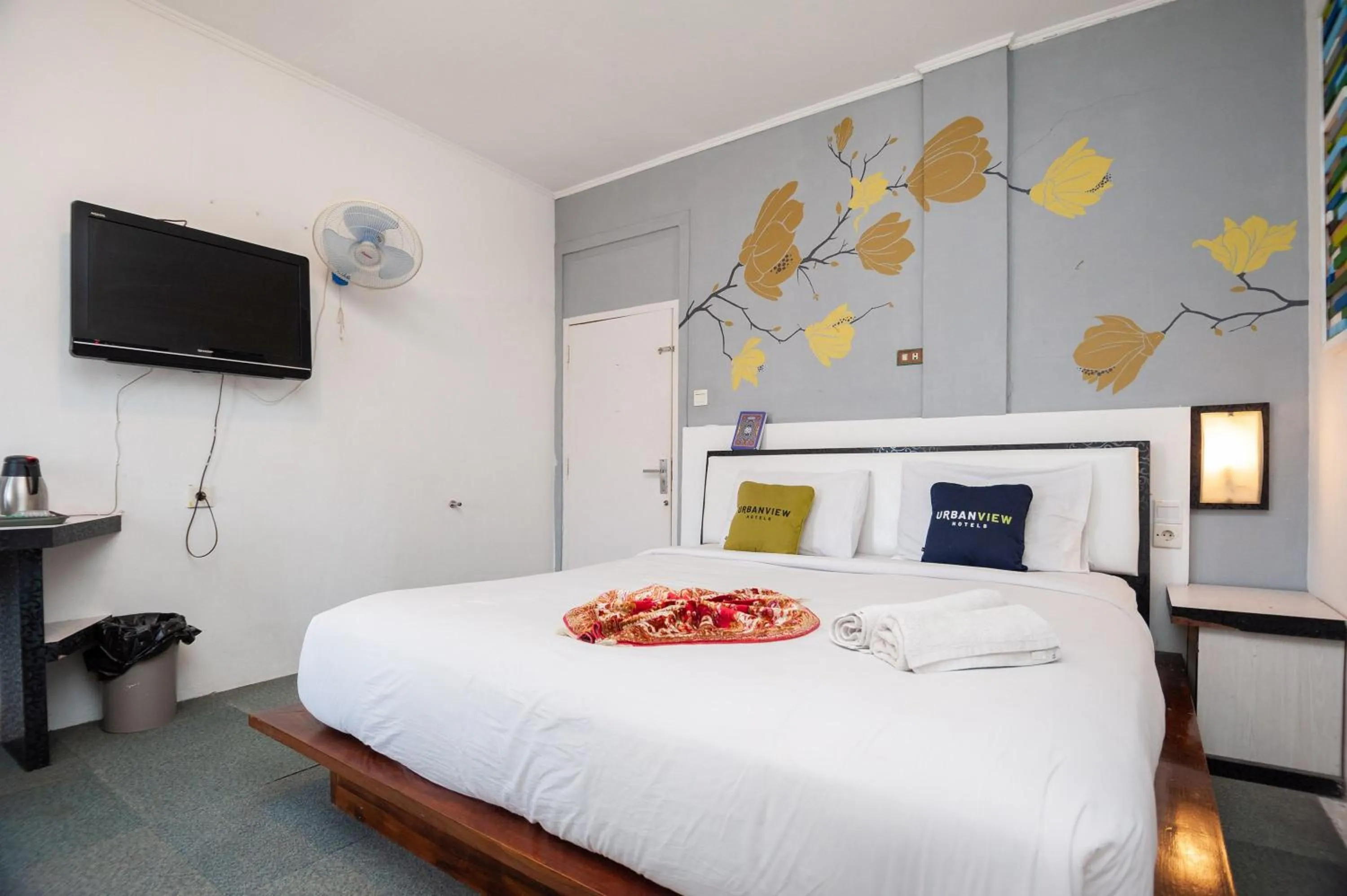 Bedroom, Bed in Urbanview Hotel Ananda Syariah by RedDoorz