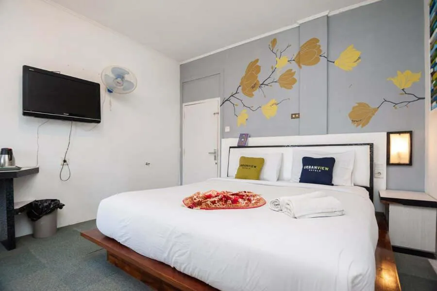 Bed in Urbanview Hotel Ananda Syariah by RedDoorz