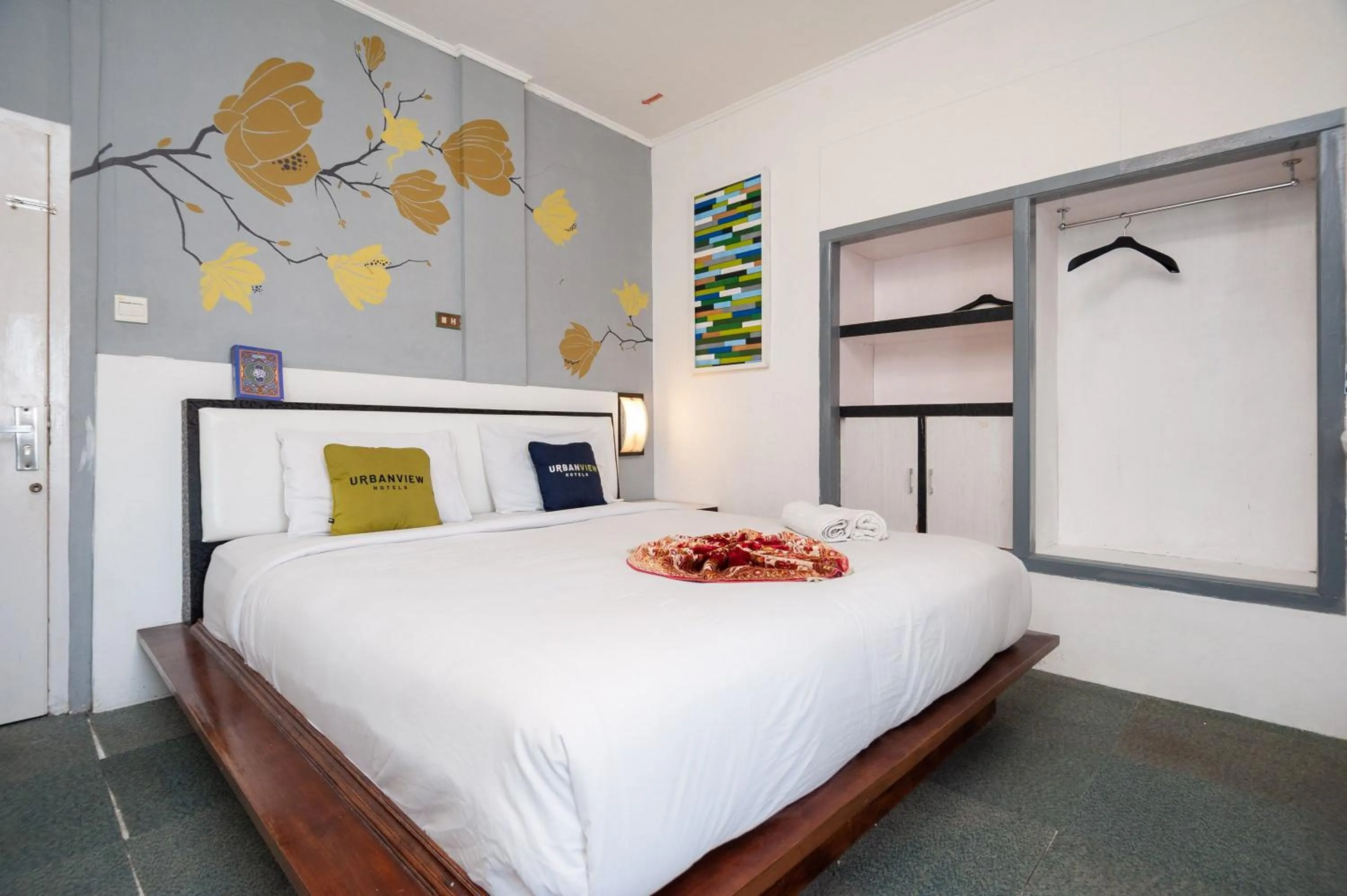 Bedroom, Bed in Urbanview Hotel Ananda Syariah by RedDoorz