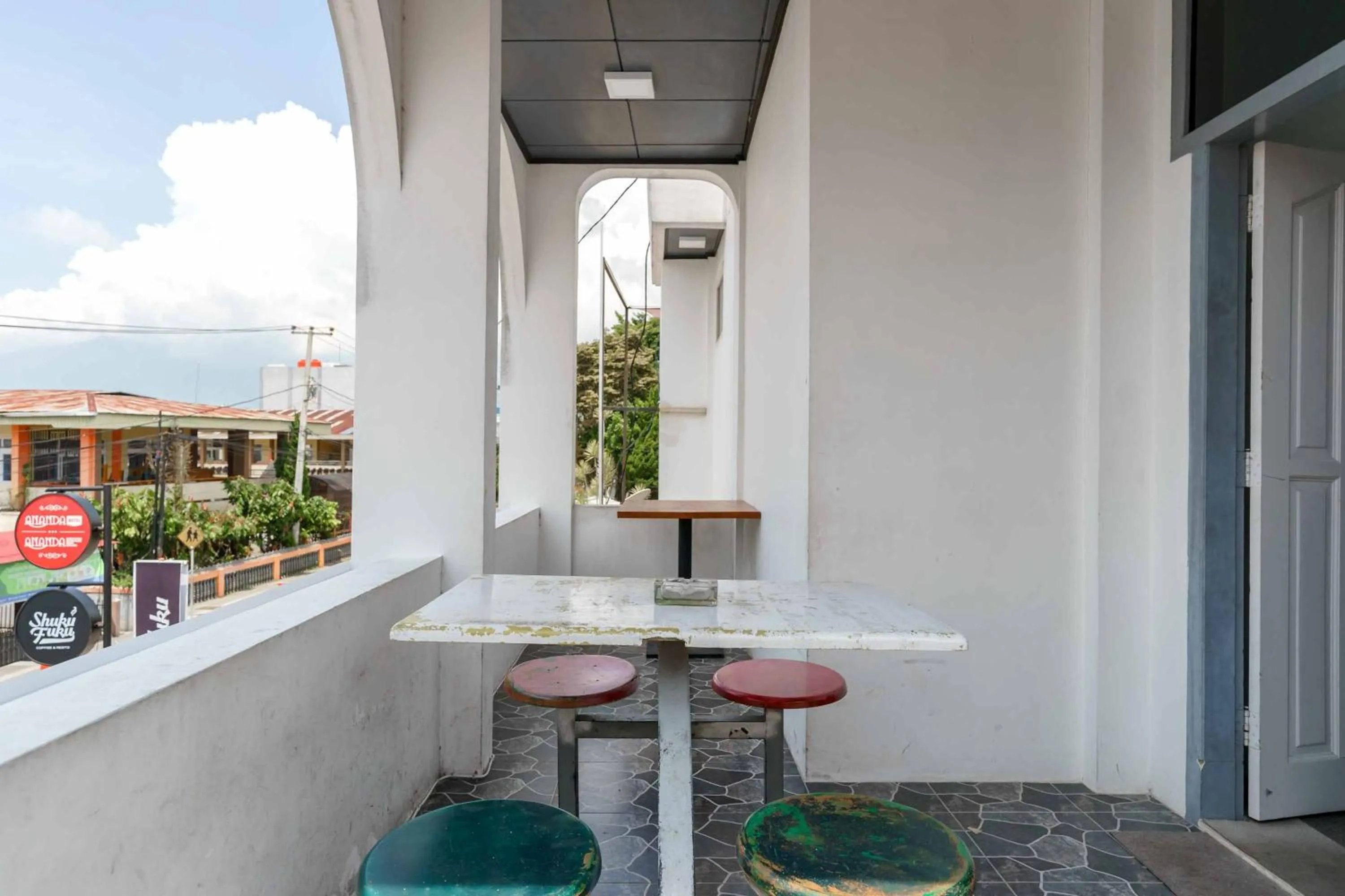 Balcony/Terrace in Urbanview Hotel Ananda Syariah by RedDoorz