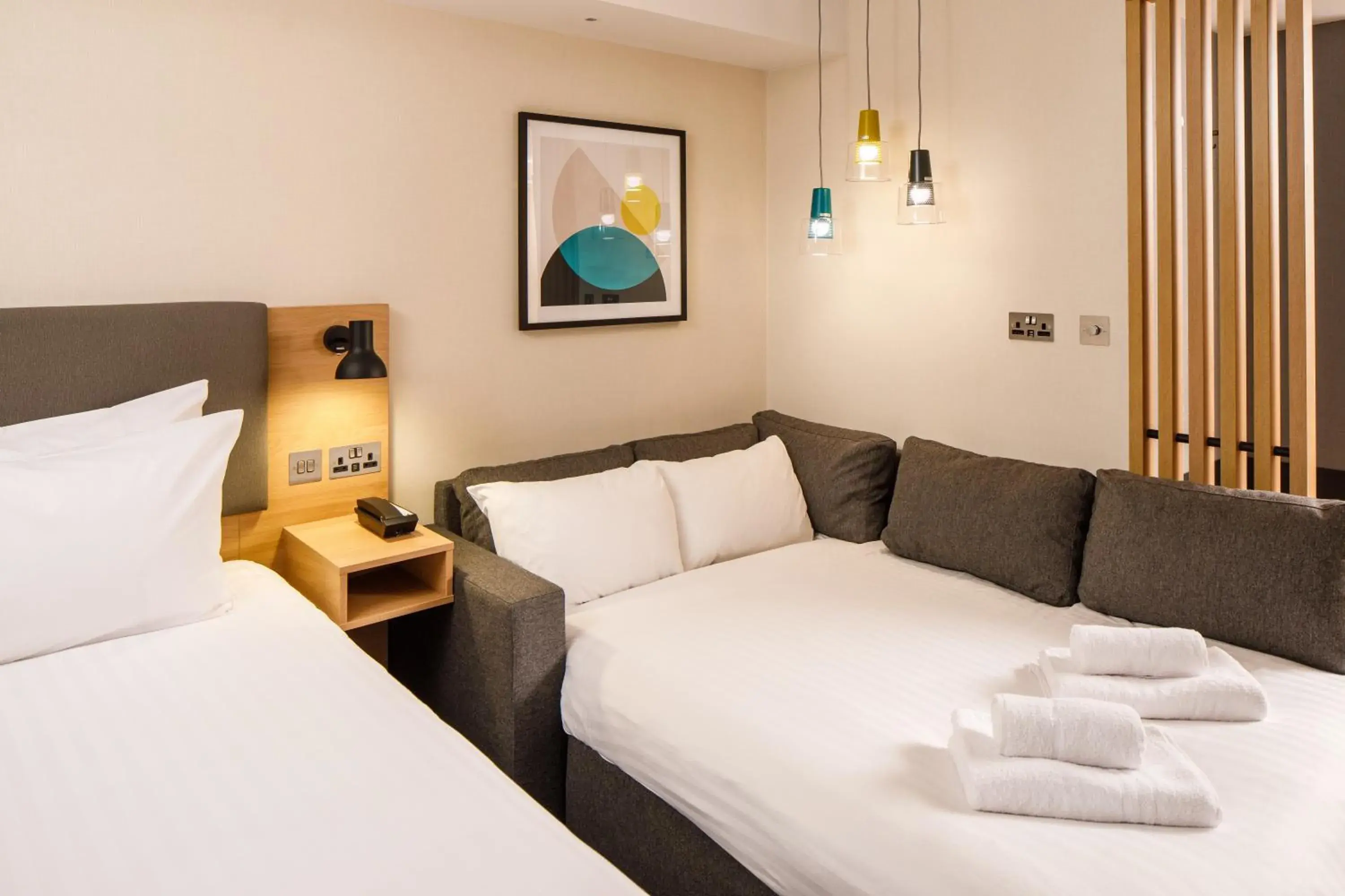 Queen Room with Sofa Bed in Holiday Inn Manchester Airport T2 by IHG Queen Room with Sofa Bed in Holiday Inn Manchester Airport T2 by IHG