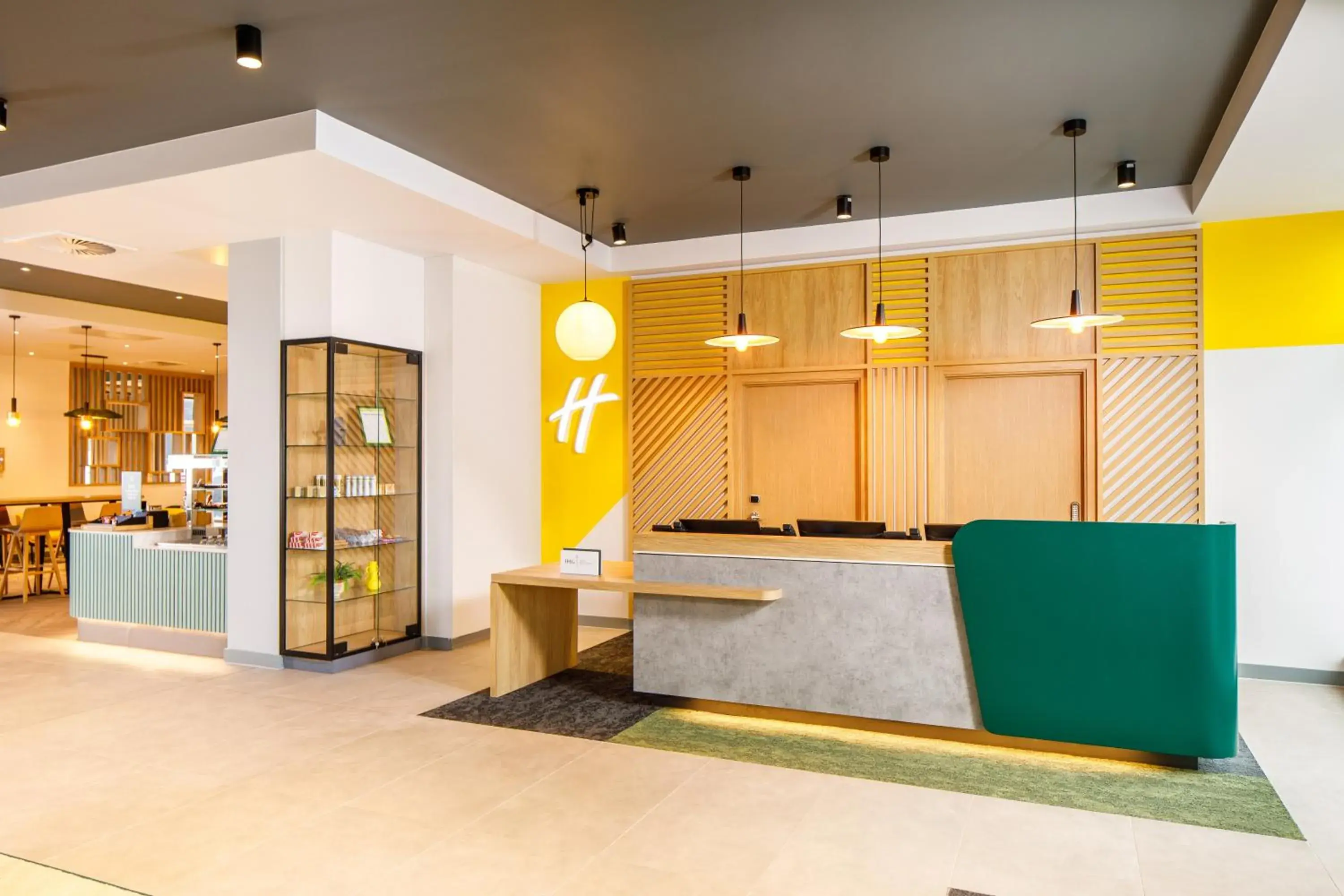 Lobby or reception in Holiday Inn Manchester Airport T2 by IHG Lobby or reception in Holiday Inn Manchester Airport T2 by IHG