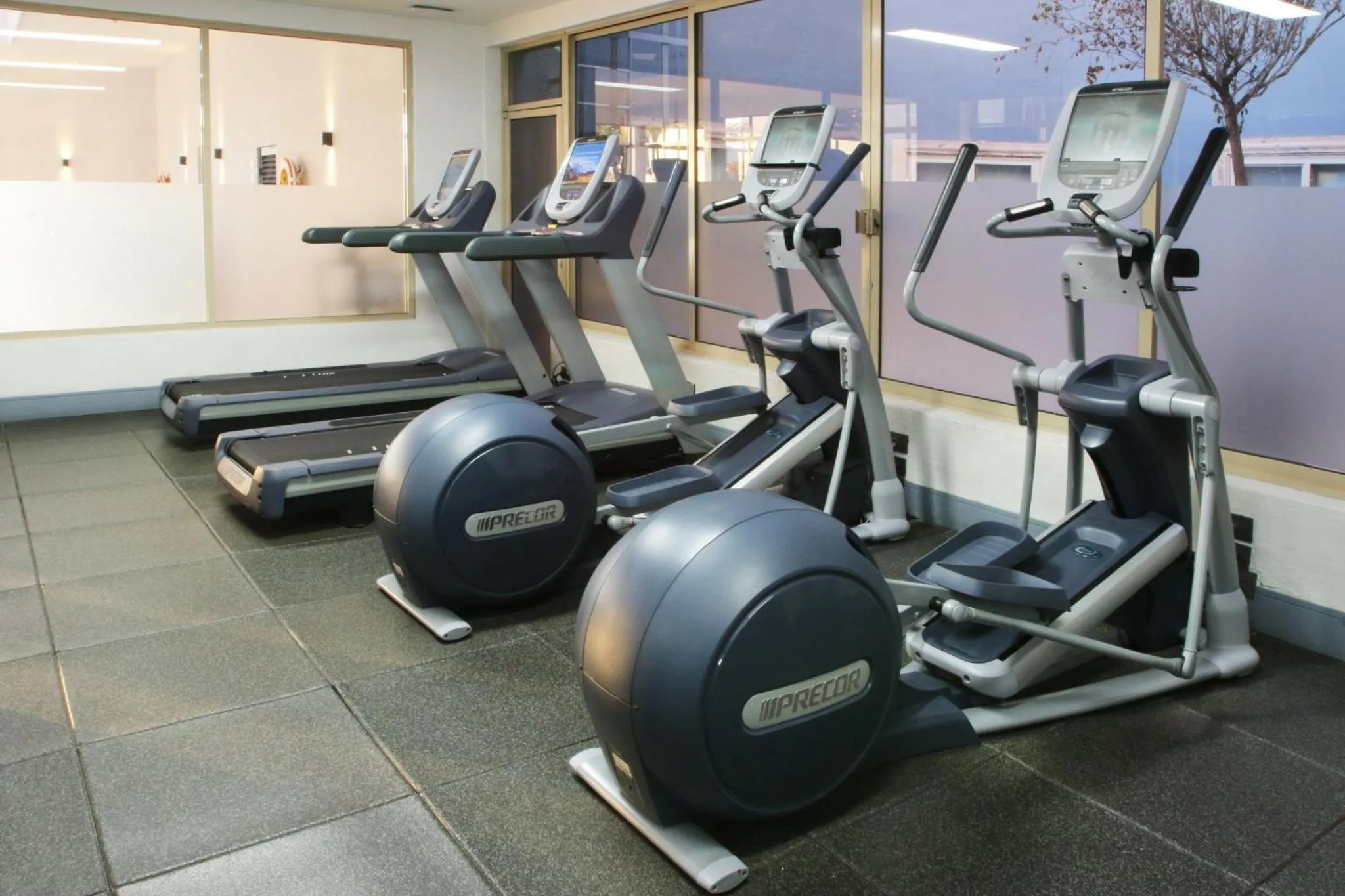 Fitness centre/facilities in voco Saltillo Suites by IHG