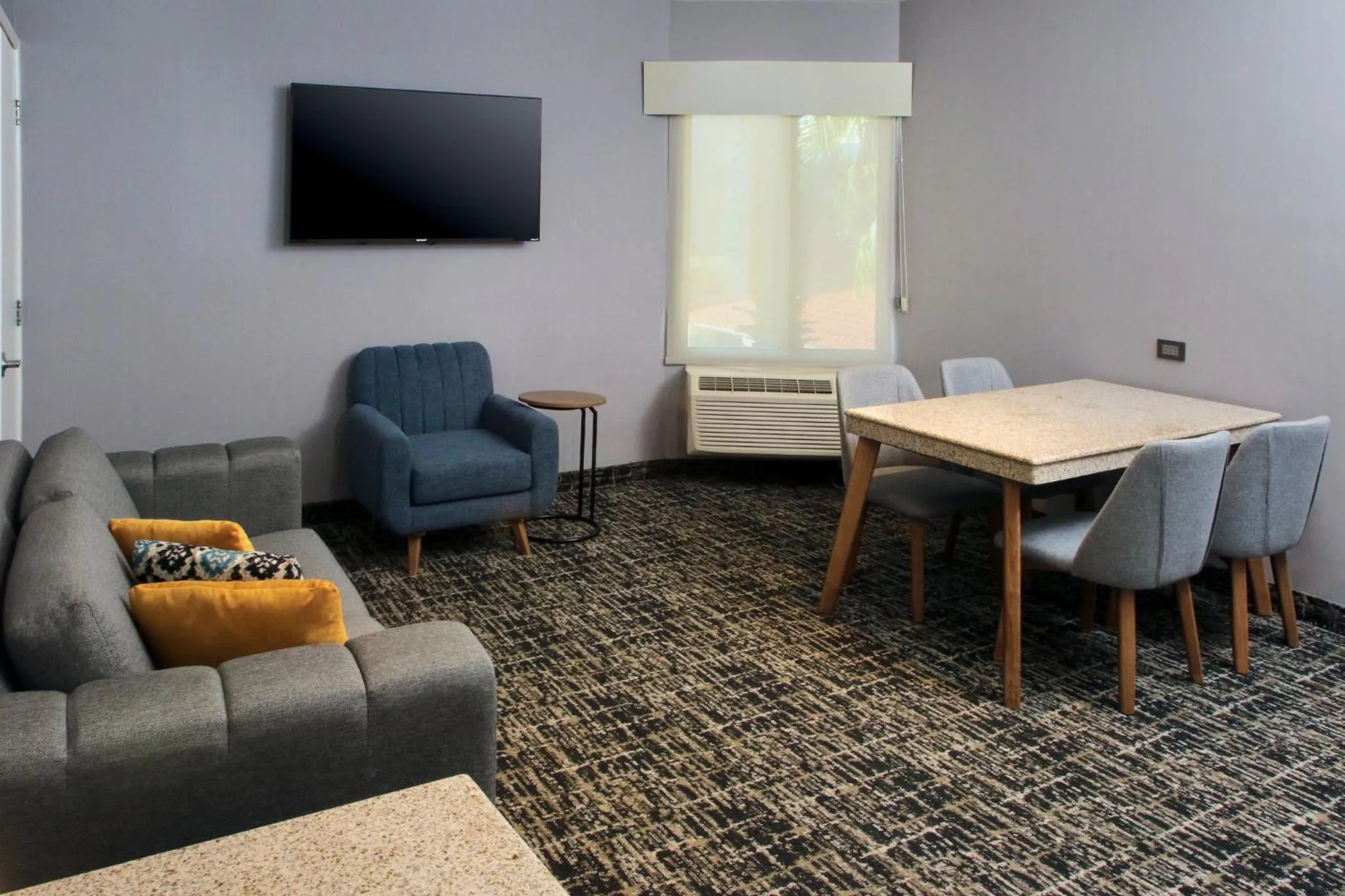 Photo of the whole room in voco Saltillo Suites by IHG