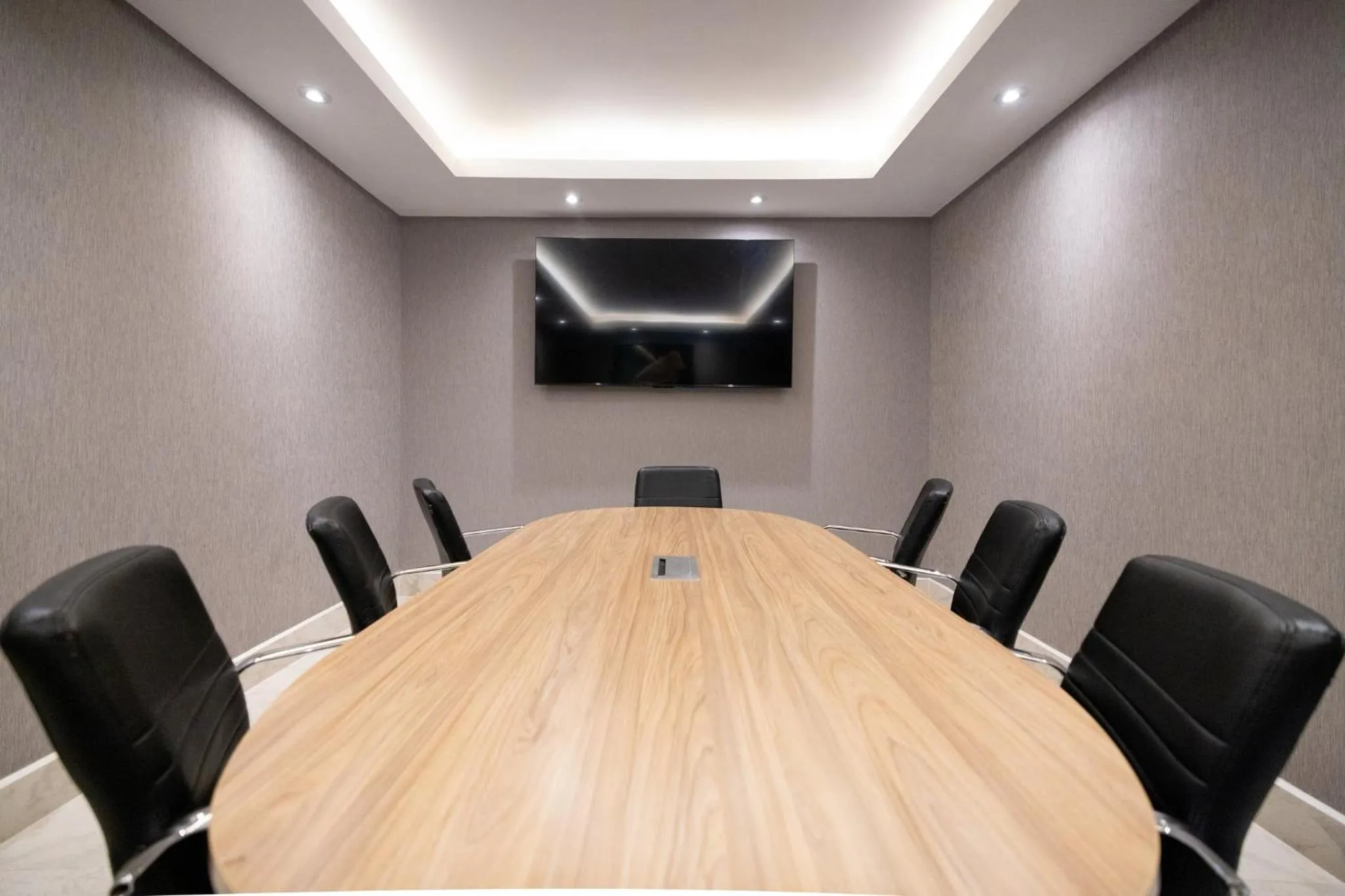 Meeting/conference room in voco Saltillo Suites by IHG