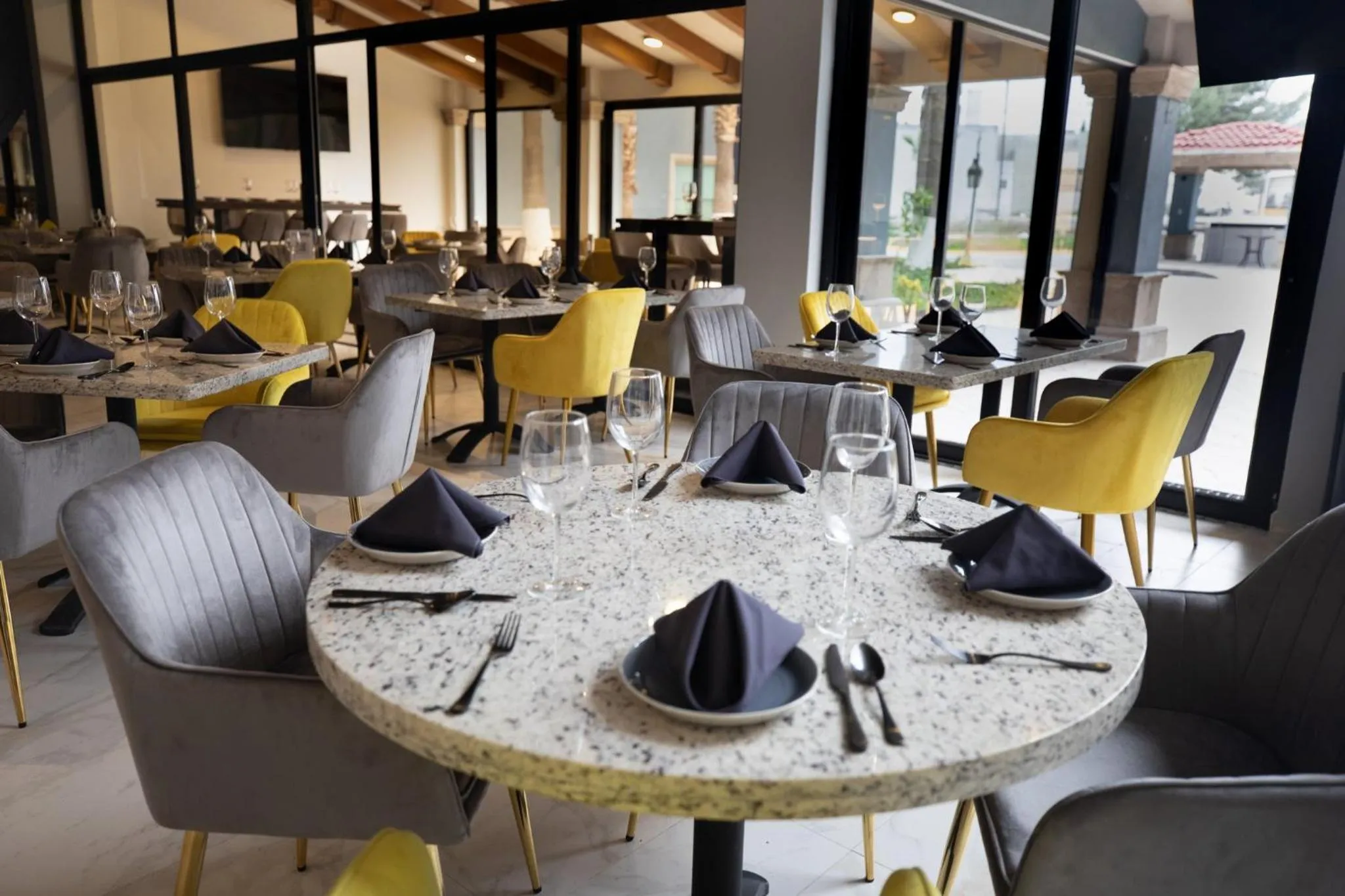 Restaurant/places to eat in voco Saltillo Suites by IHG