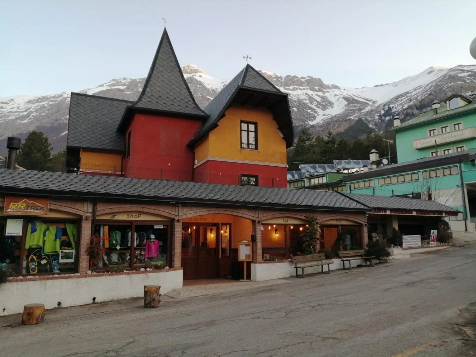 La Villetta Food & Drink Rooms for Rent - No Reception -