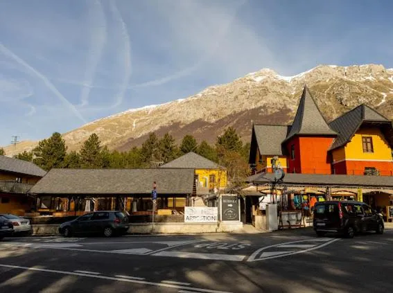 La Villetta Food & Drink Rooms for Rent - No Reception -