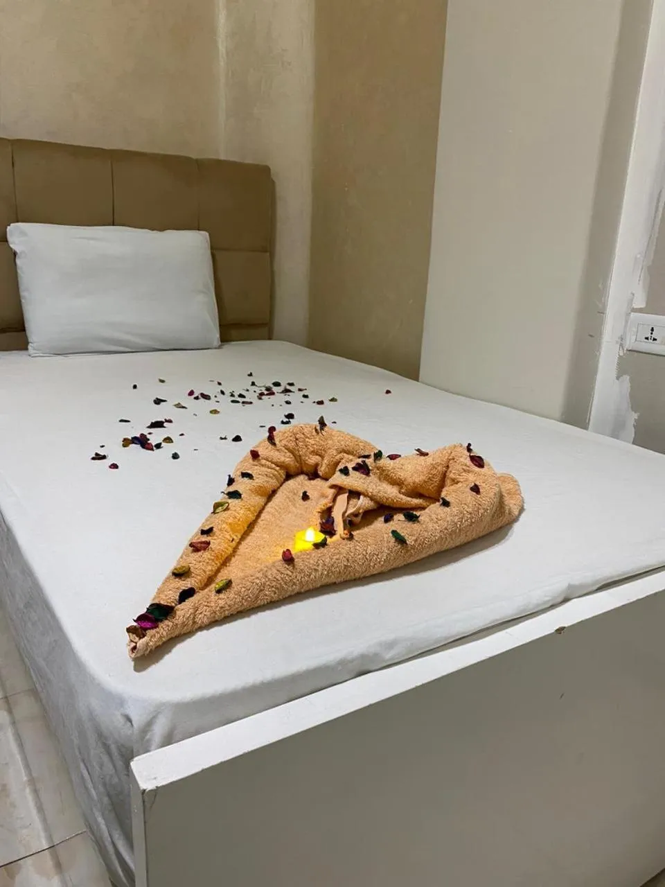 Bed in New Abdeen palace hostel