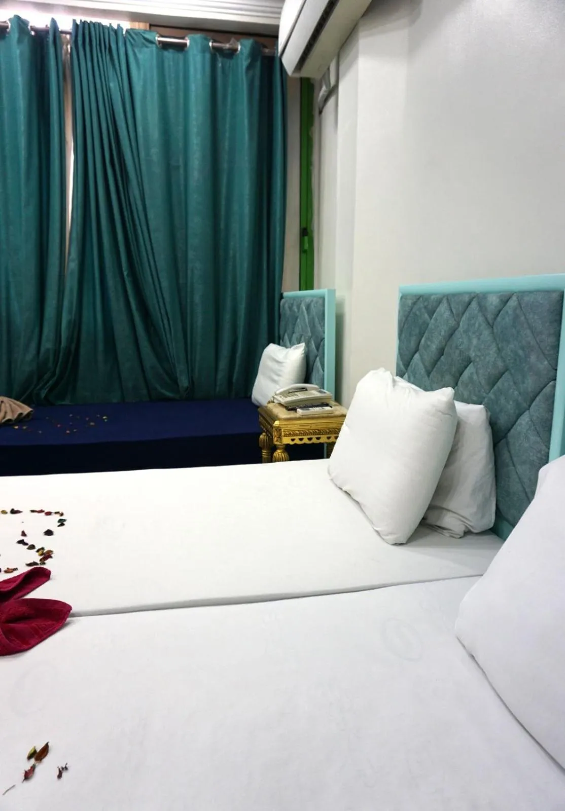 Bed in New Abdeen palace hostel