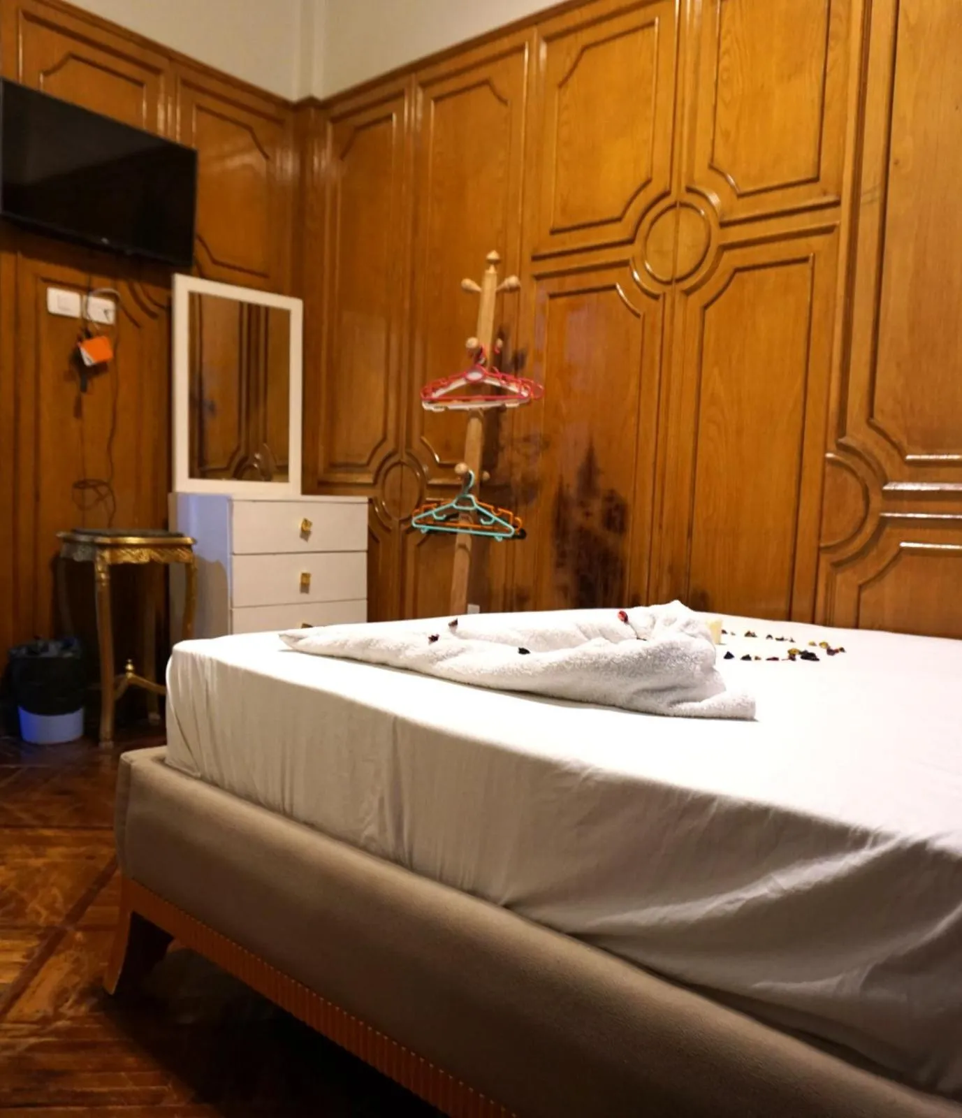 Bed in New Abdeen palace hostel