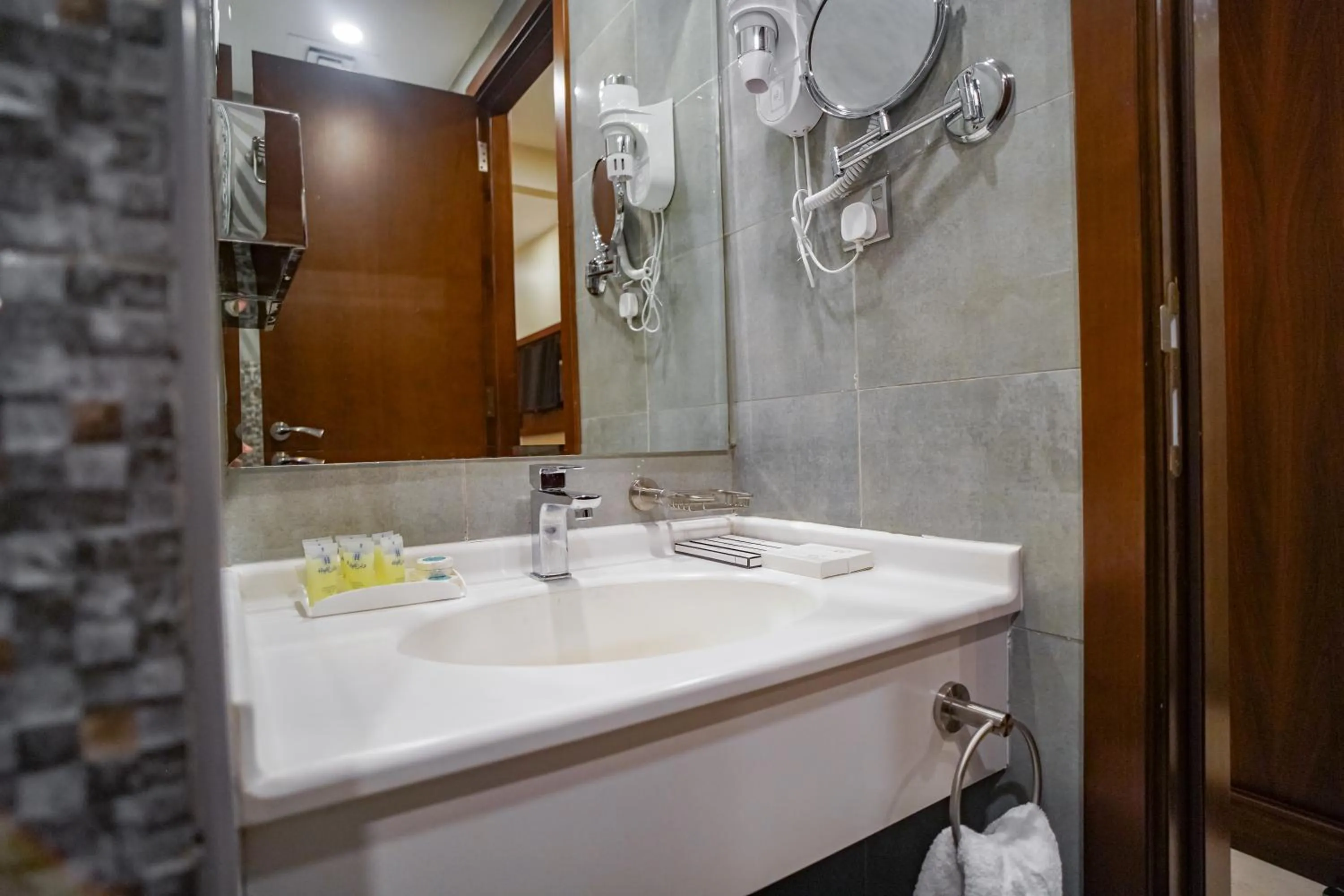 Shower in Emaar Elite Hotel