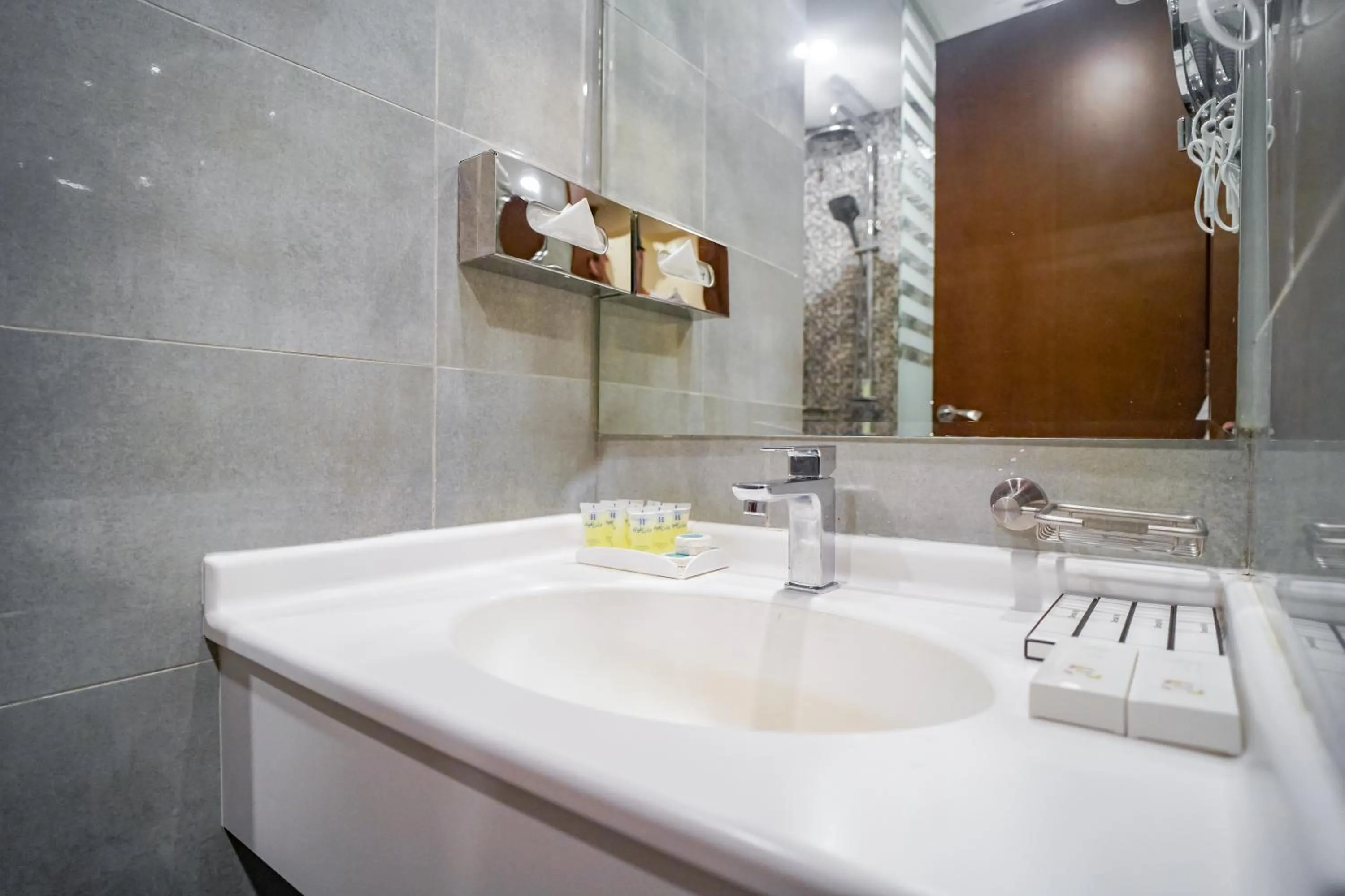 Bathroom in Emaar Elite Hotel