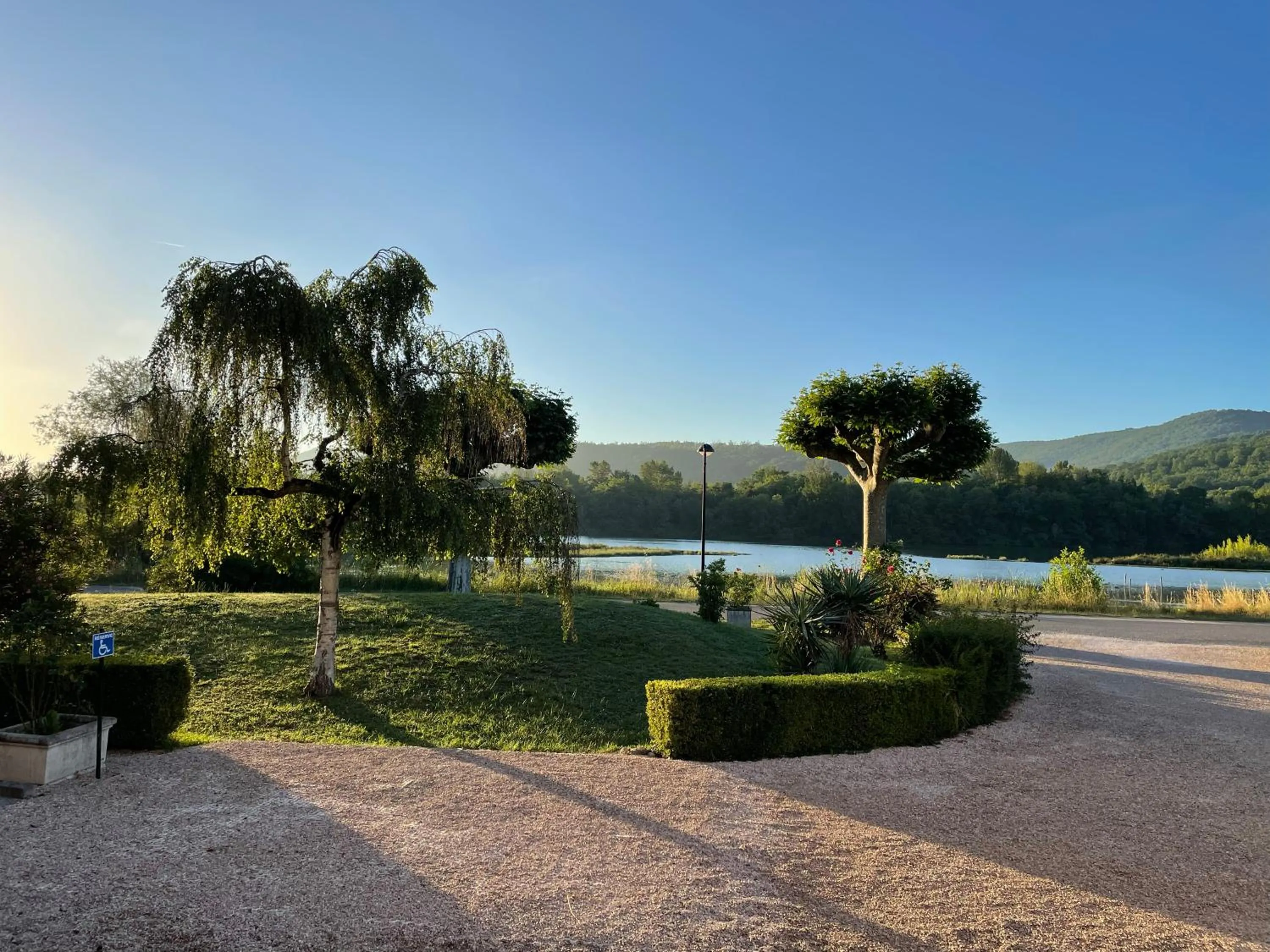 Patio in Hôtel Restaurant du Lac
