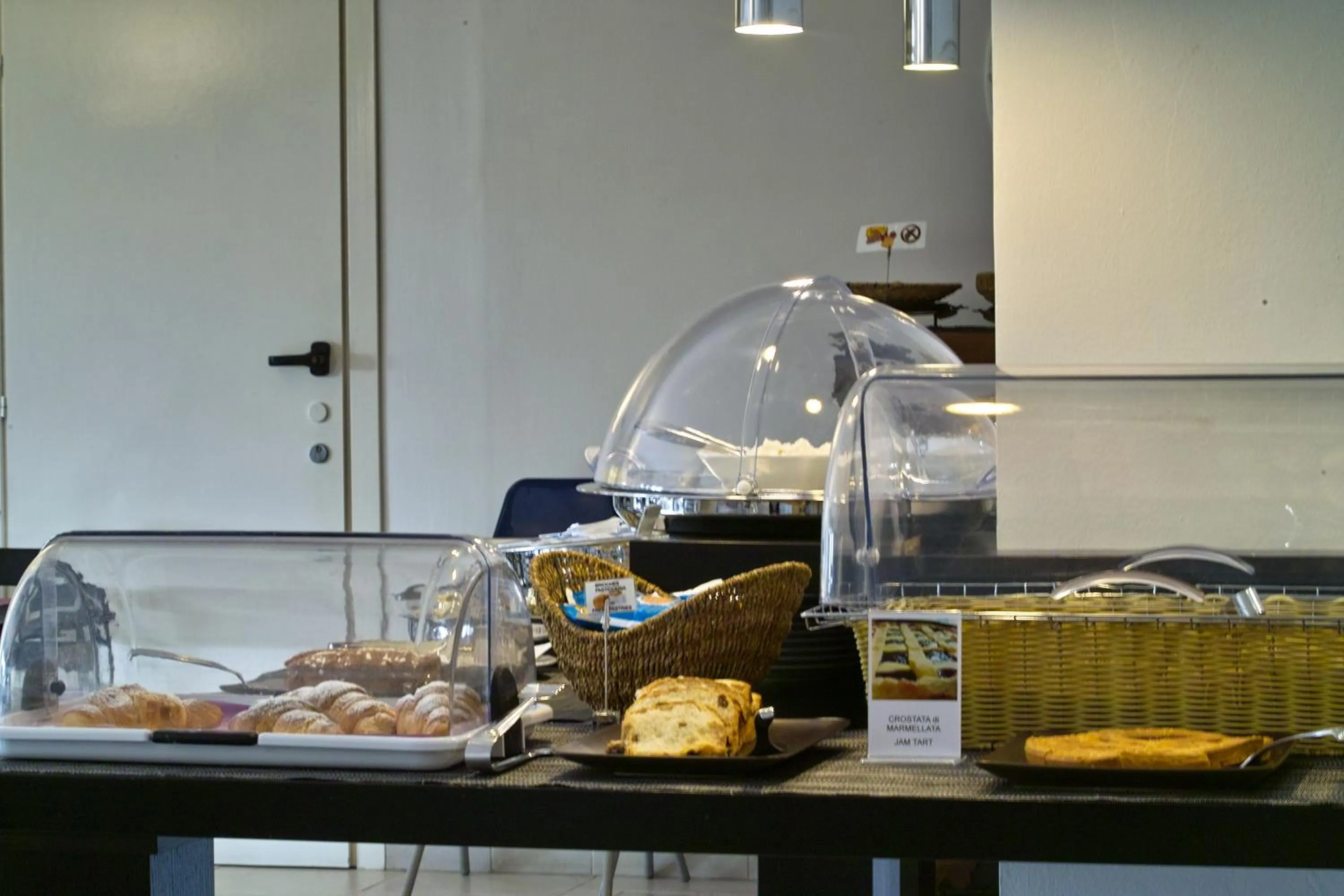 Breakfast in Hotel L'Approdo