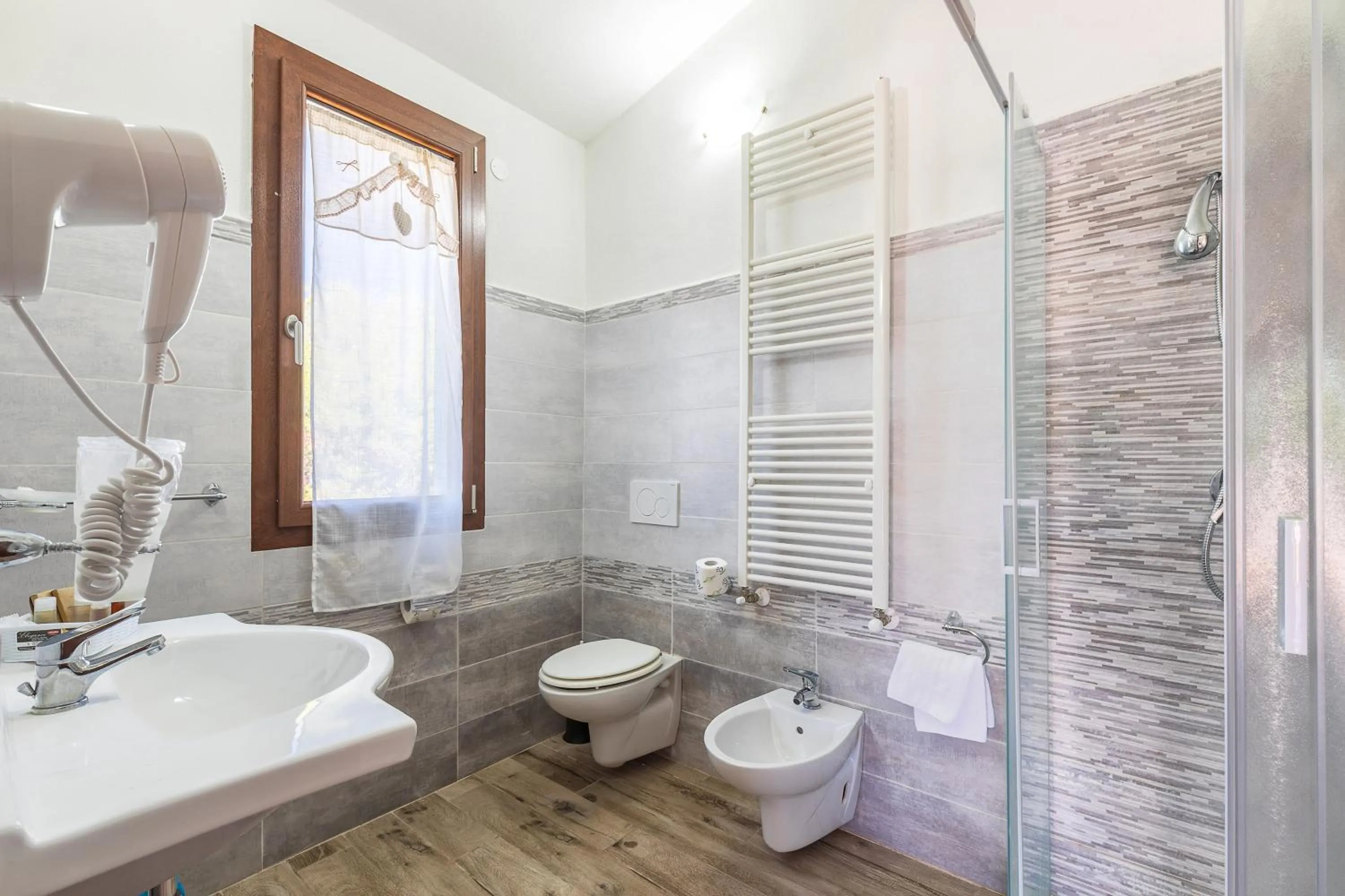 Shower in Hotel Bonsai