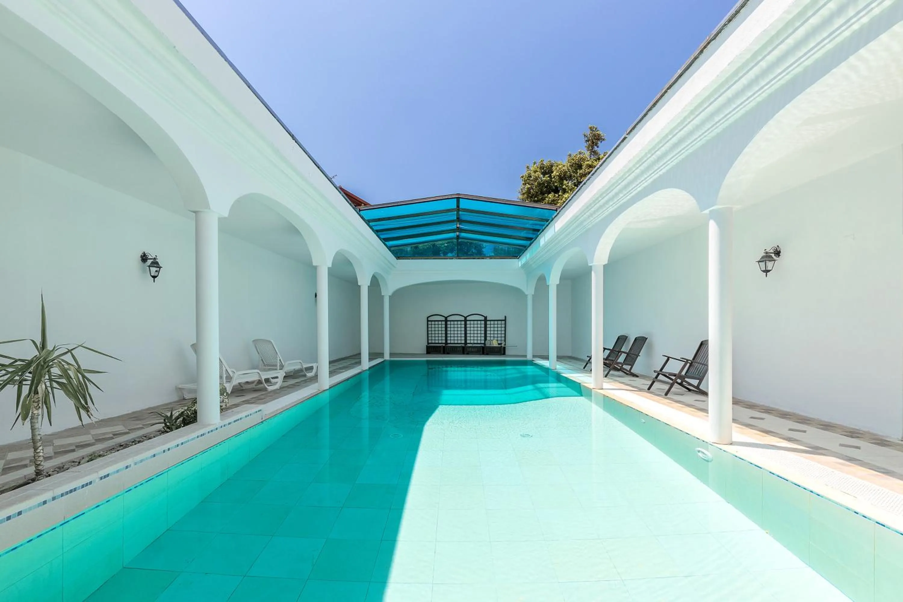 Swimming pool in Hotel Bonsai