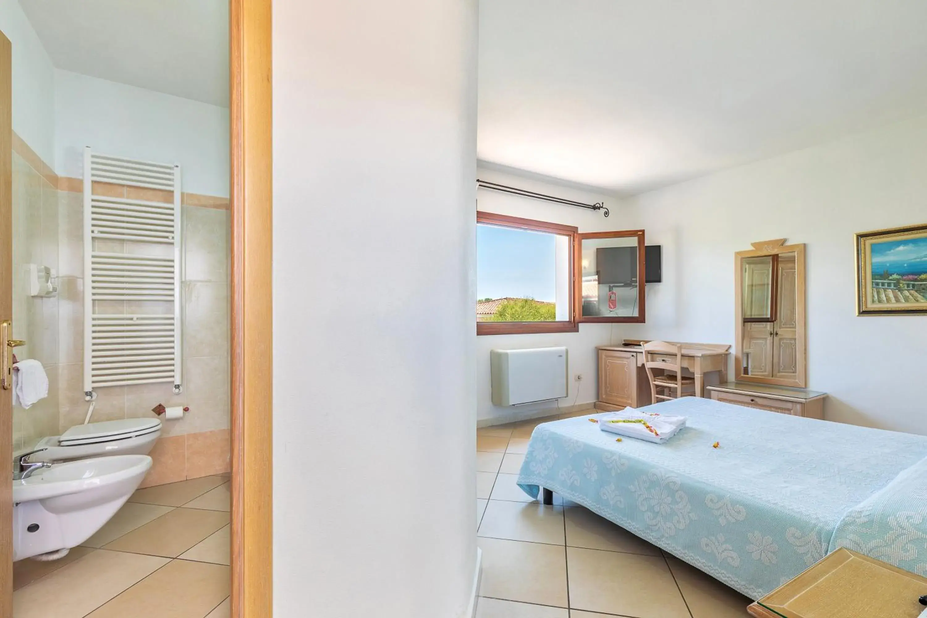 Photo of the whole room, Bed in Hotel Bonsai Photo of the whole room, Bed in Hotel Bonsai