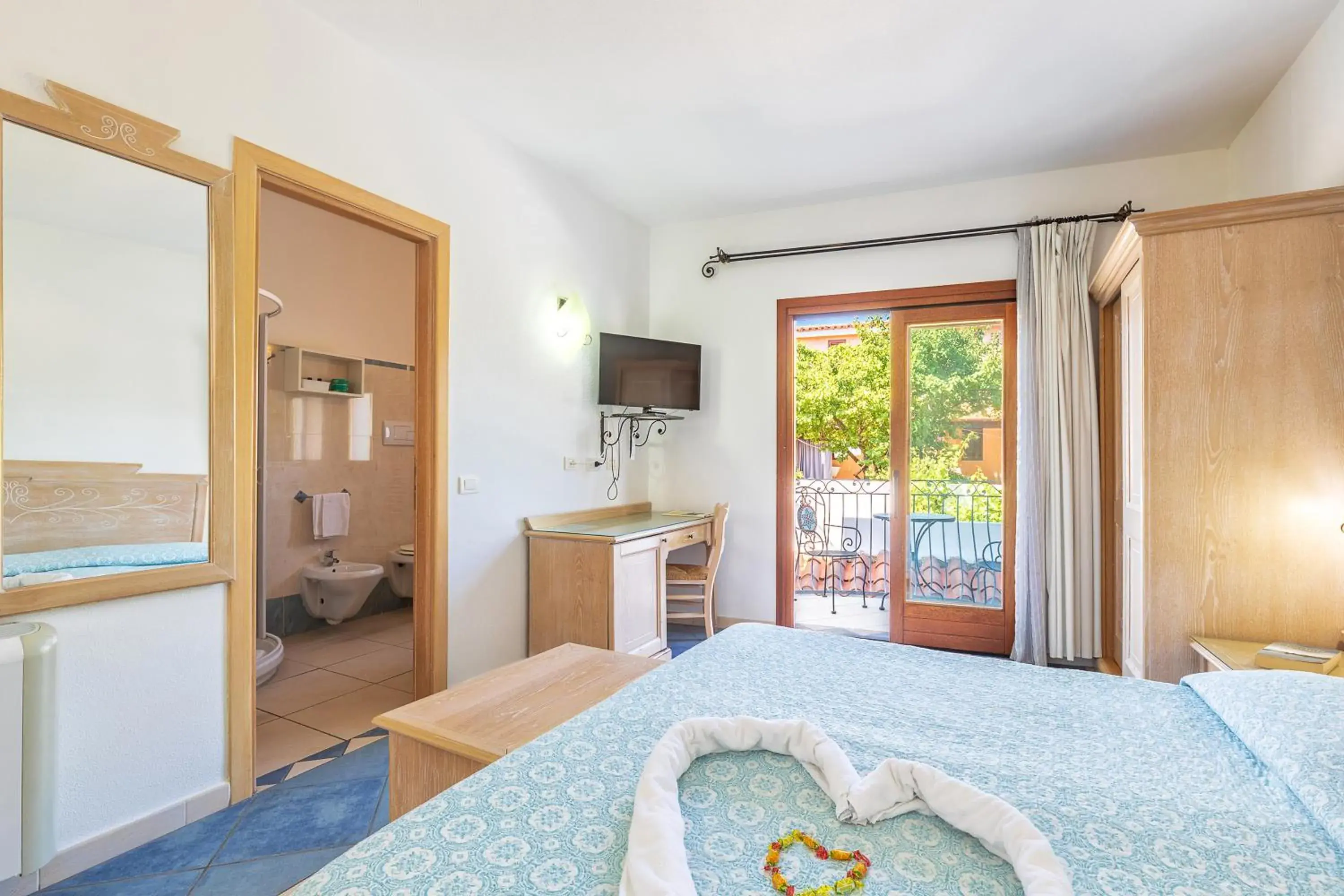 Photo of the whole room, Bed in Hotel Bonsai Photo of the whole room, Bed in Hotel Bonsai