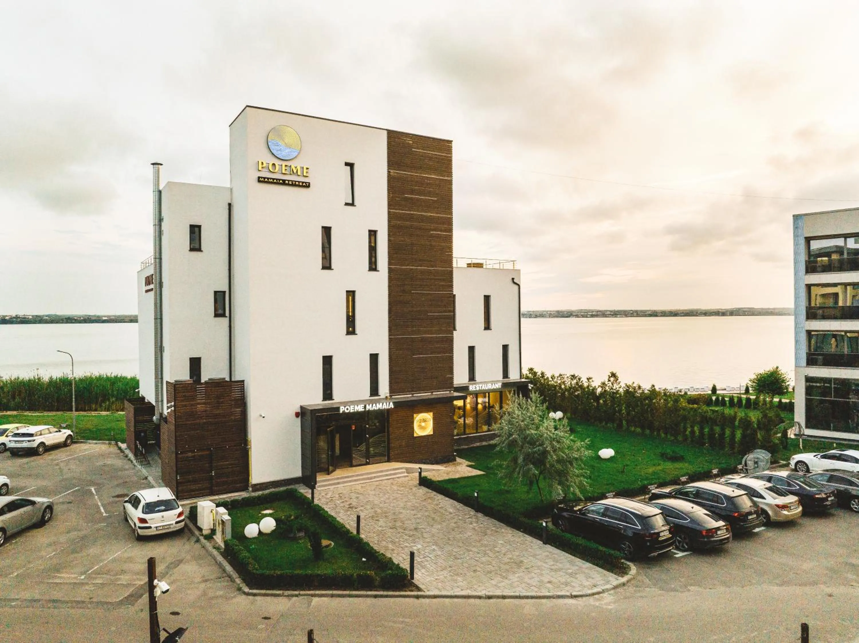 Poeme Mamaia Retreat