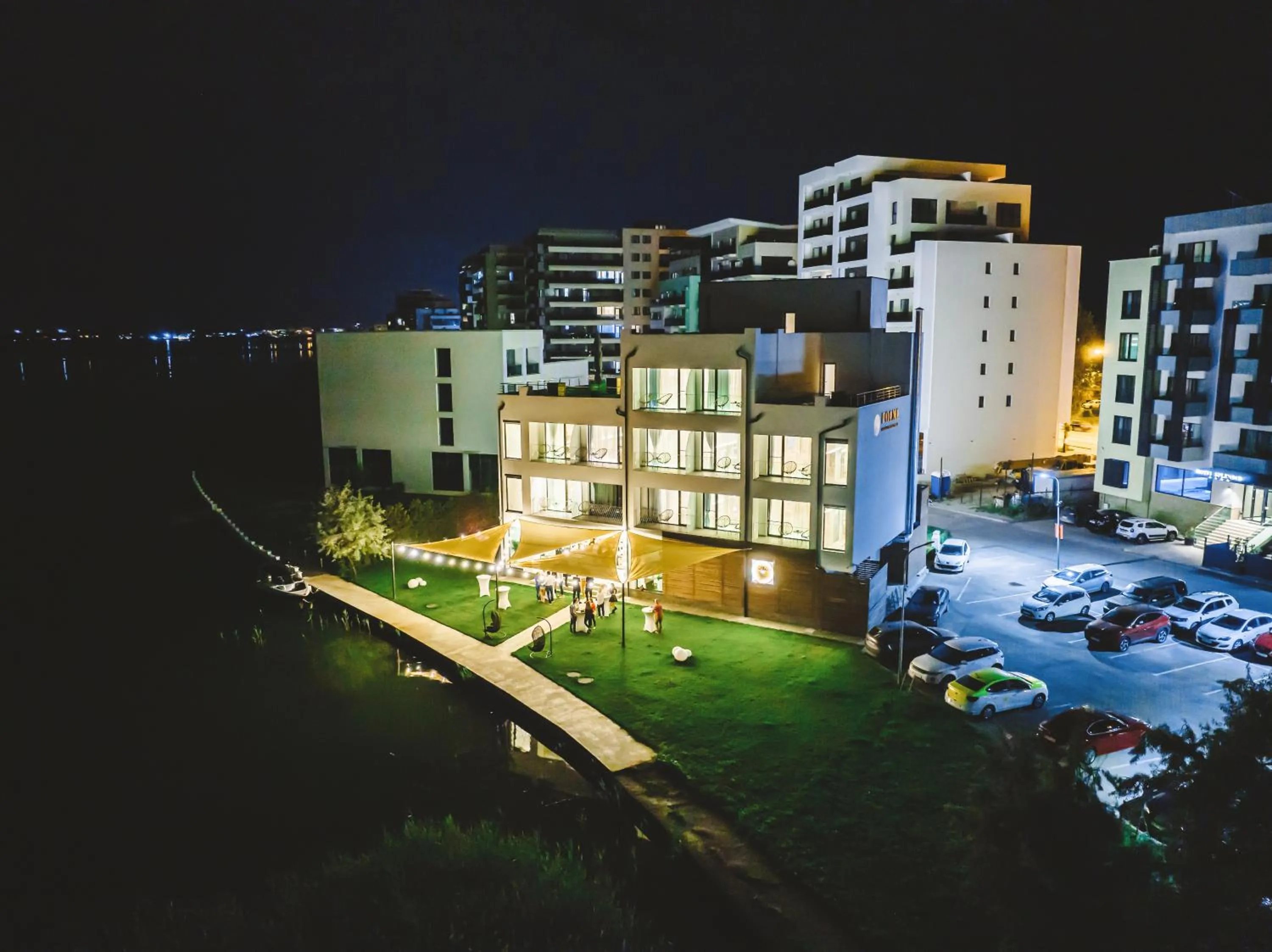 Poeme Mamaia Retreat