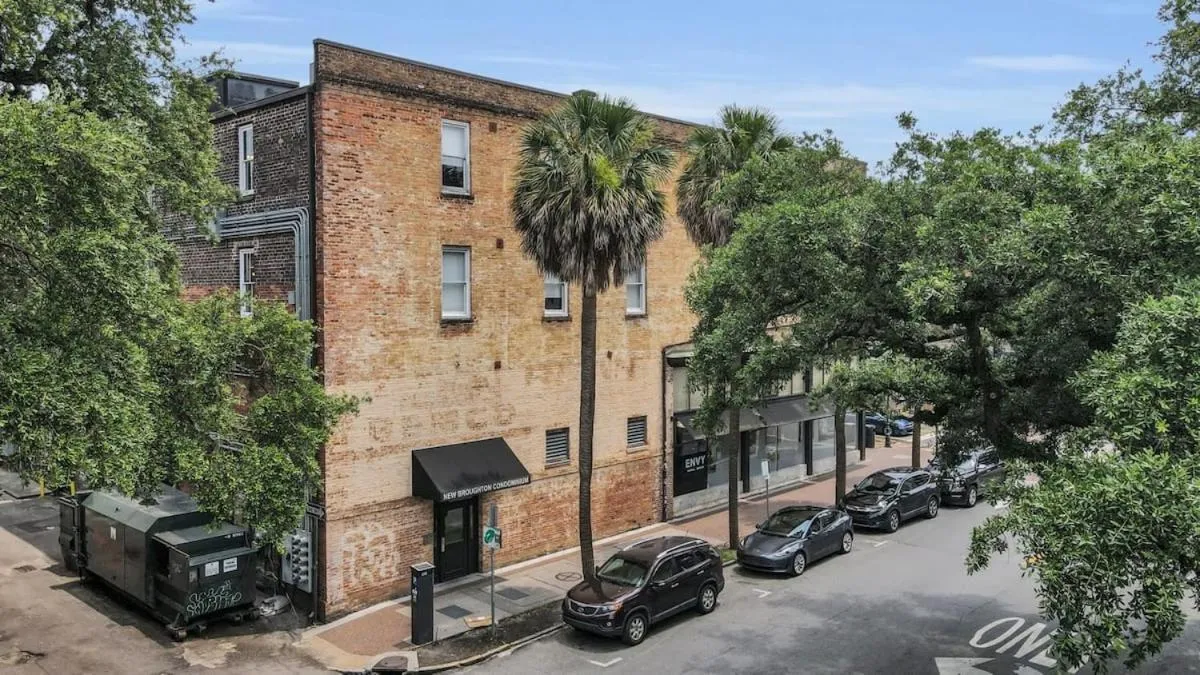 The Georgia Peach -near Plant Riverside & downtown