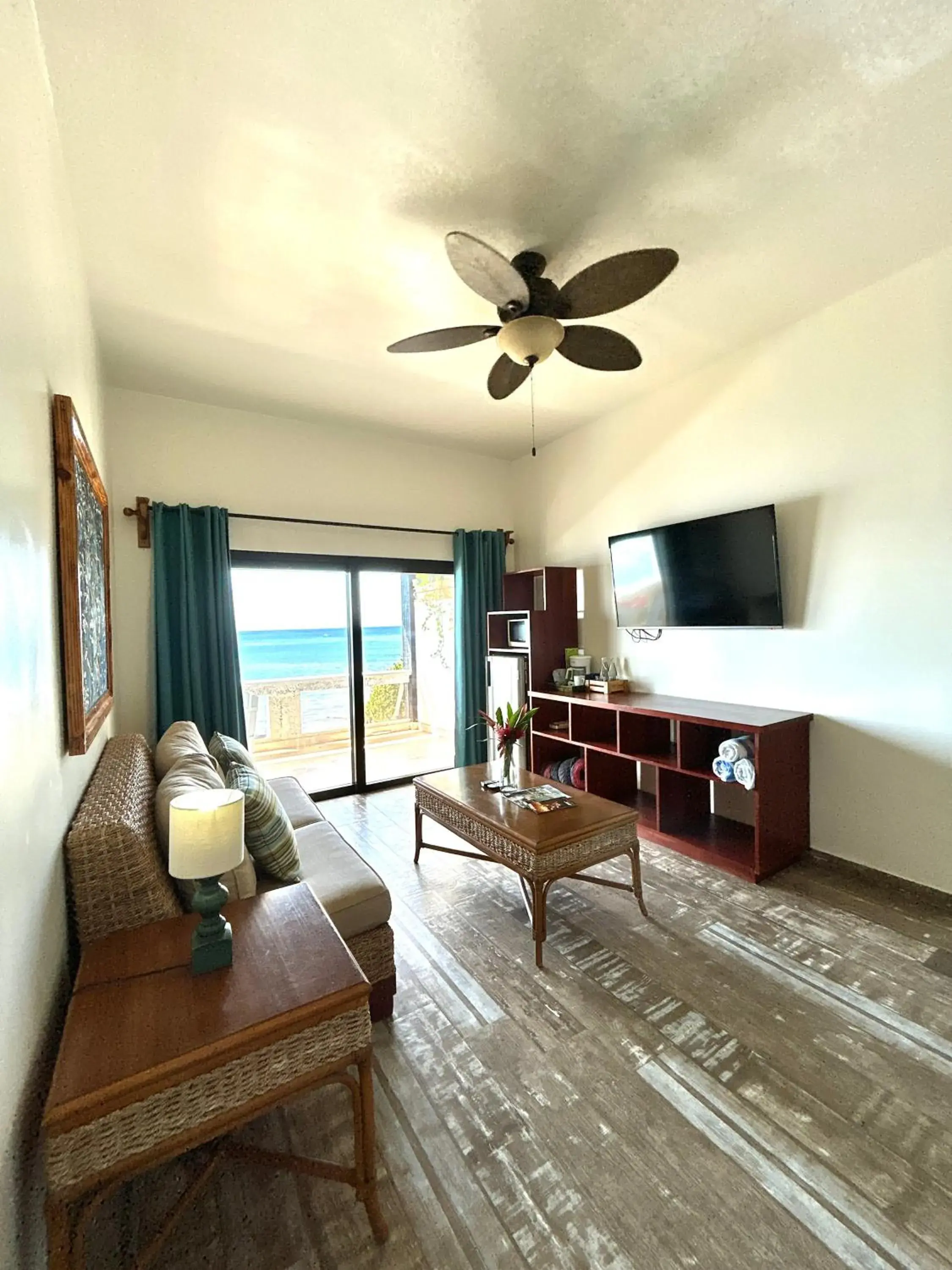 One-Bedroom Suite in Brisas Del Mar Beach + Dive Resort One-Bedroom Suite in Brisas Del Mar Beach + Dive Resort