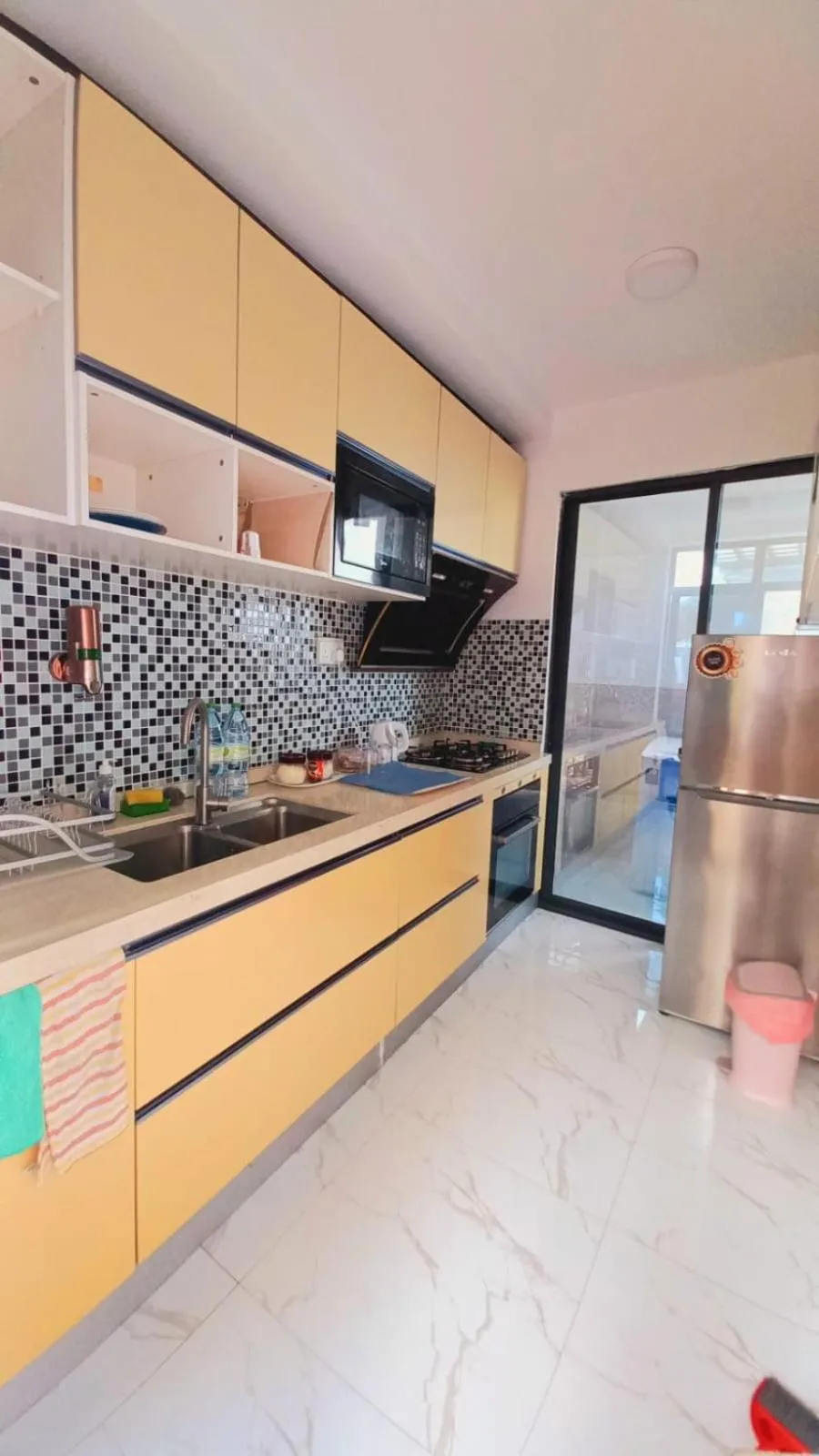 Kitchen or kitchenette in White Beach Holiday at Hulhumale'