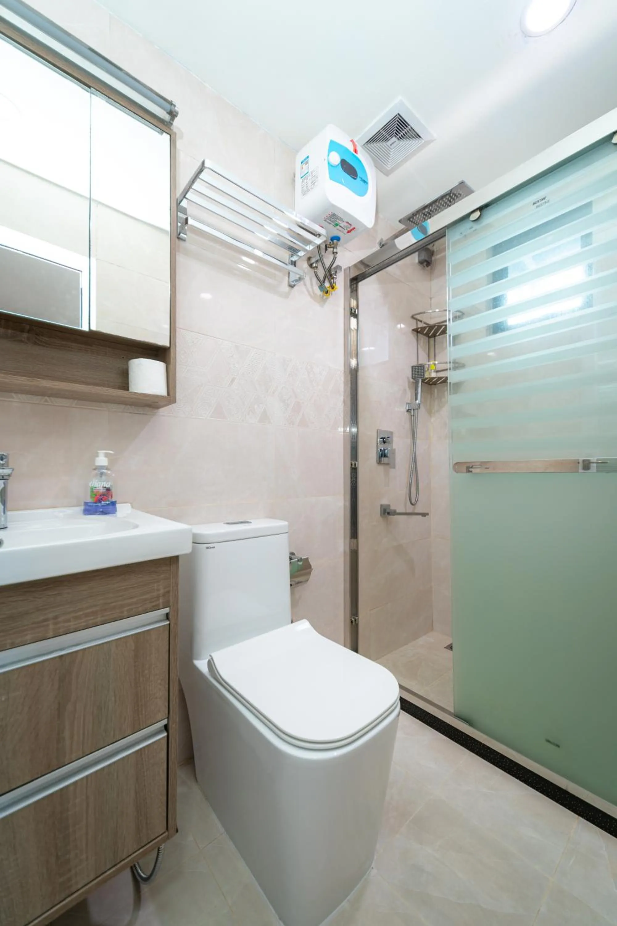 Shower in White Beach Holiday at Hulhumale'