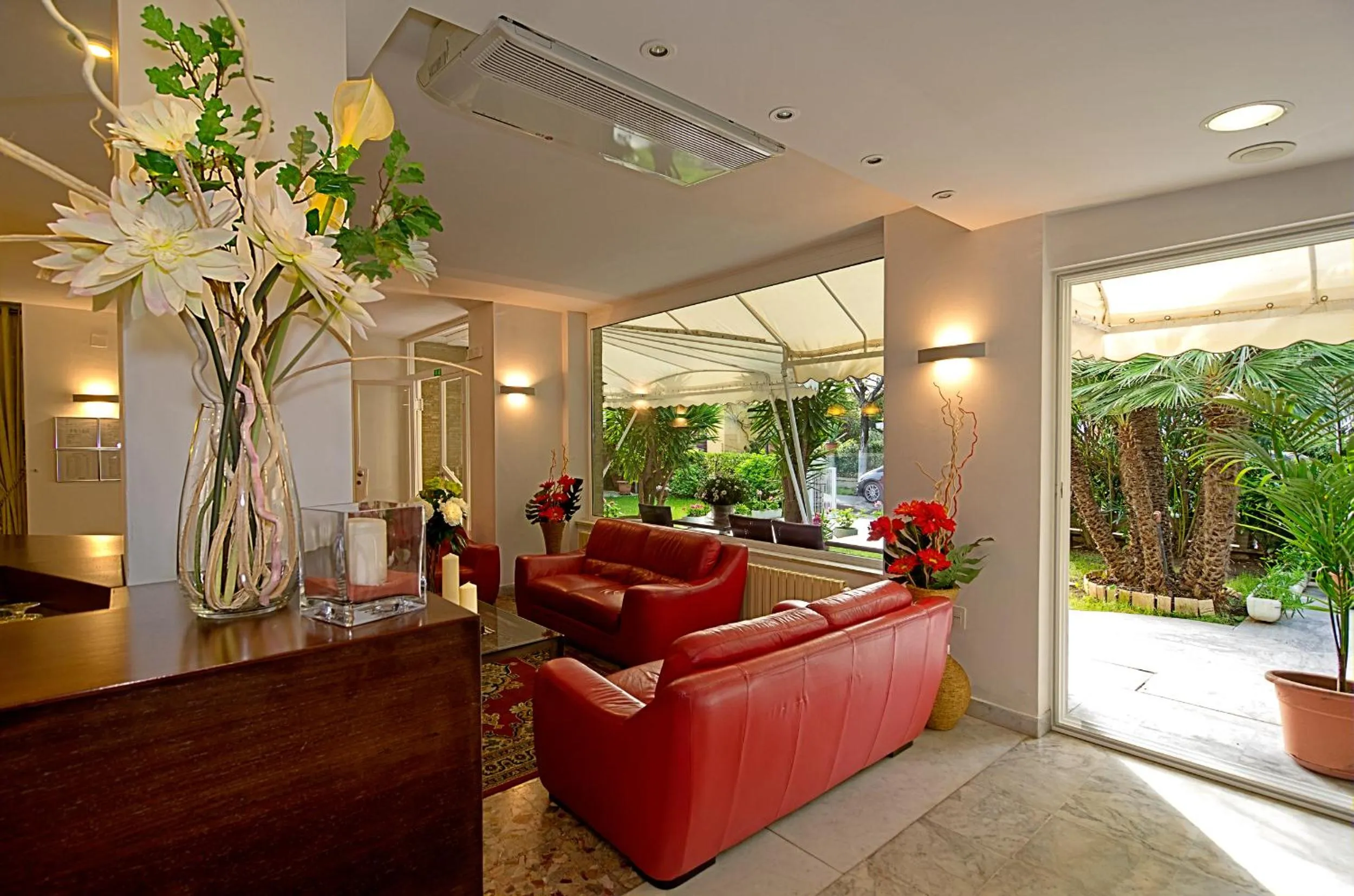 Communal lounge/ TV room in Hotel Scandinavia