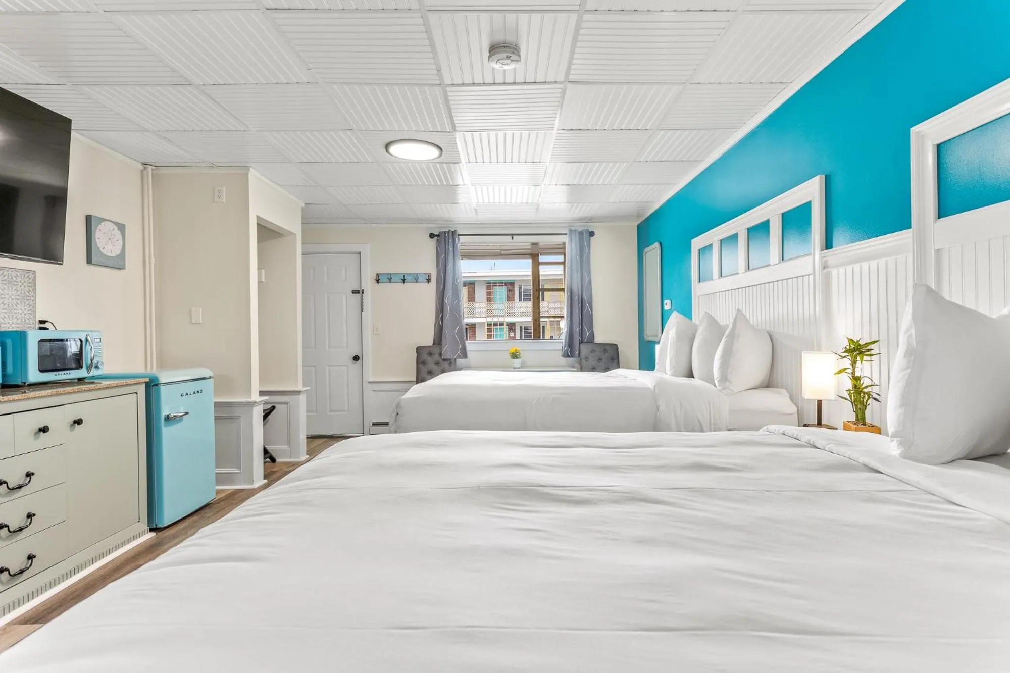 Bedroom, Bed in The Crest - Hampton Beach